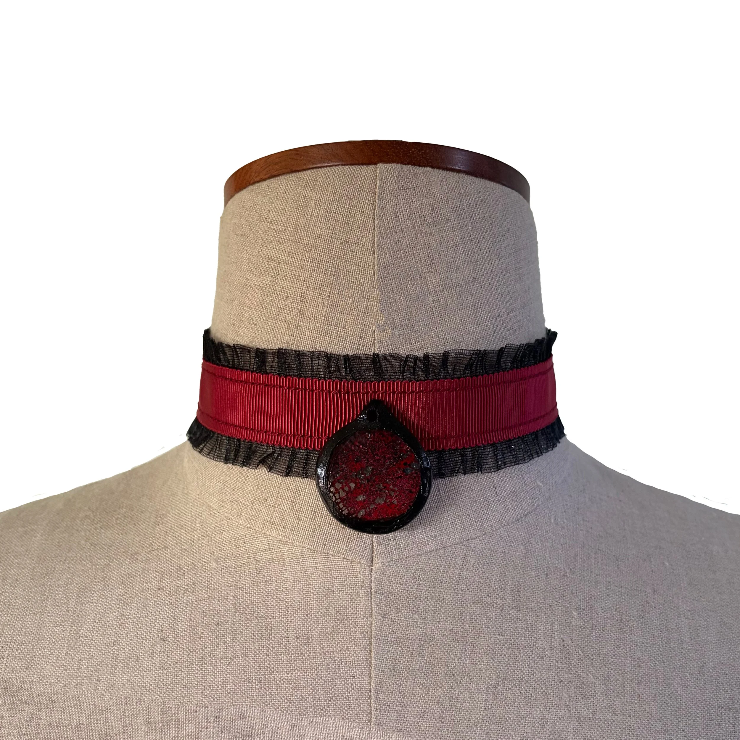 LIMITED EDITION LACE TRIM CHOKER 000323