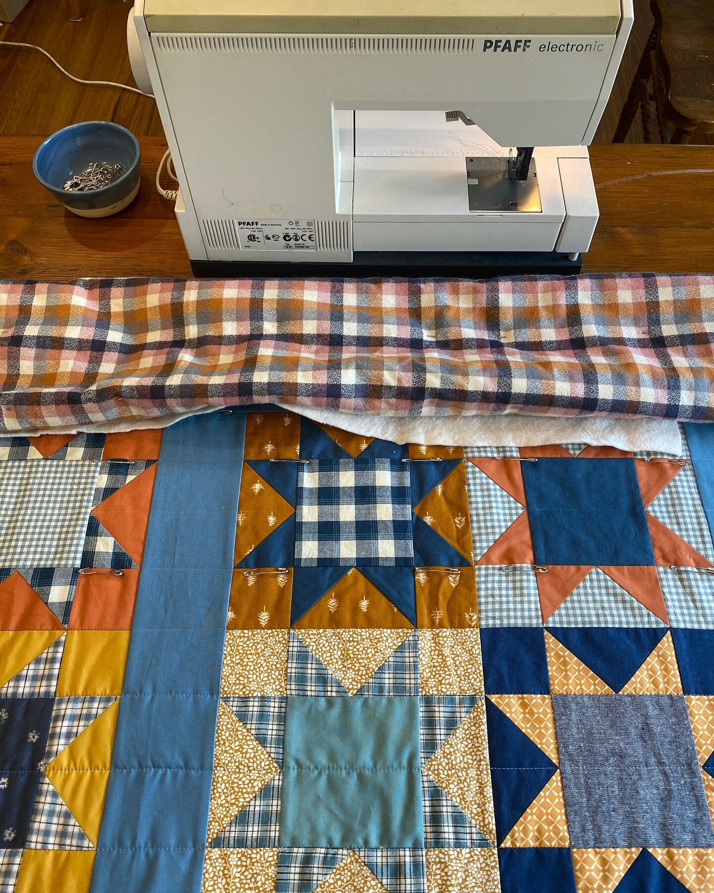 It&rsquo;s quilting time. After sitting with my quilt for a few days and a good chat with my good friend @emmajeanjansen I think I have finally decided on how I&rsquo;ll quilt this version of my Suzie Quilt. Stay tuned as I will make my final decisio