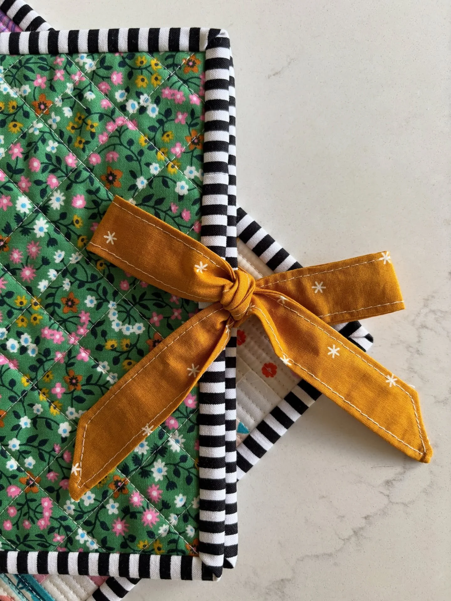 Just a little check in post for the #galentinesswap2026 with @sewtopia 

I&rsquo;ve finished my #mugrug for my partner and just had to include a little stitched gift. I hope she likes it. 

It&rsquo;s been so much fun making a tiny miniature quilt to