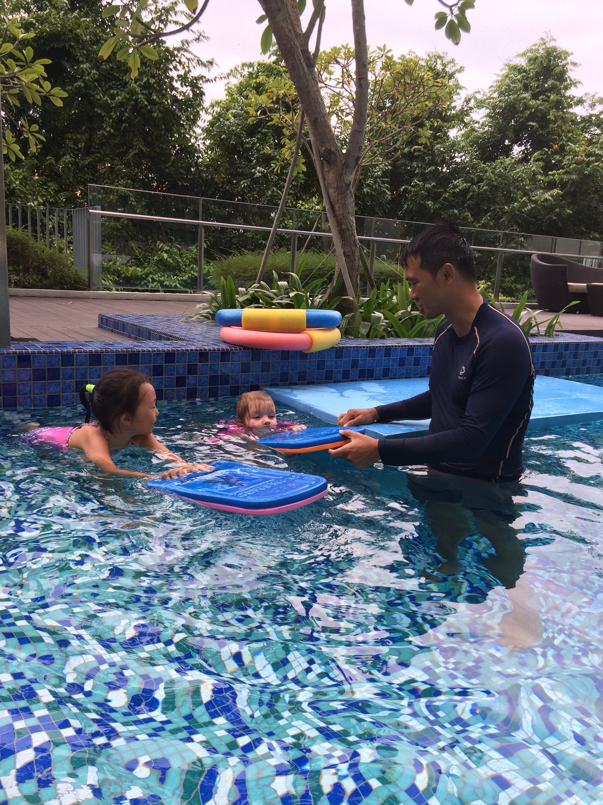Children Swimming Lesson – Swim Fun with Z and YT</a>