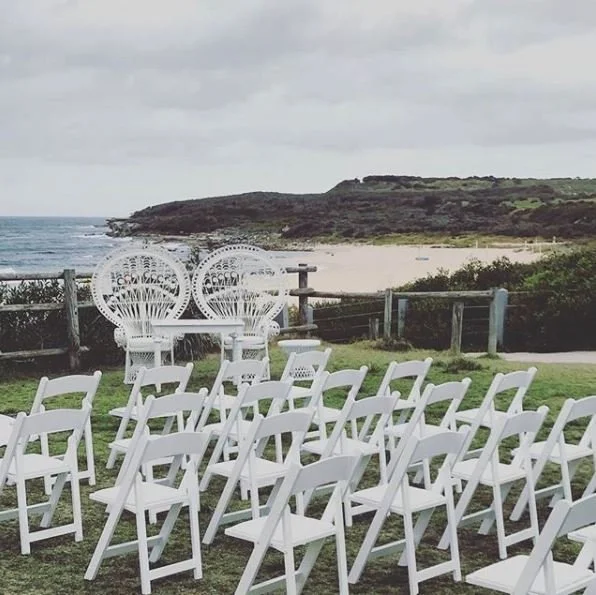 white chairs that fold