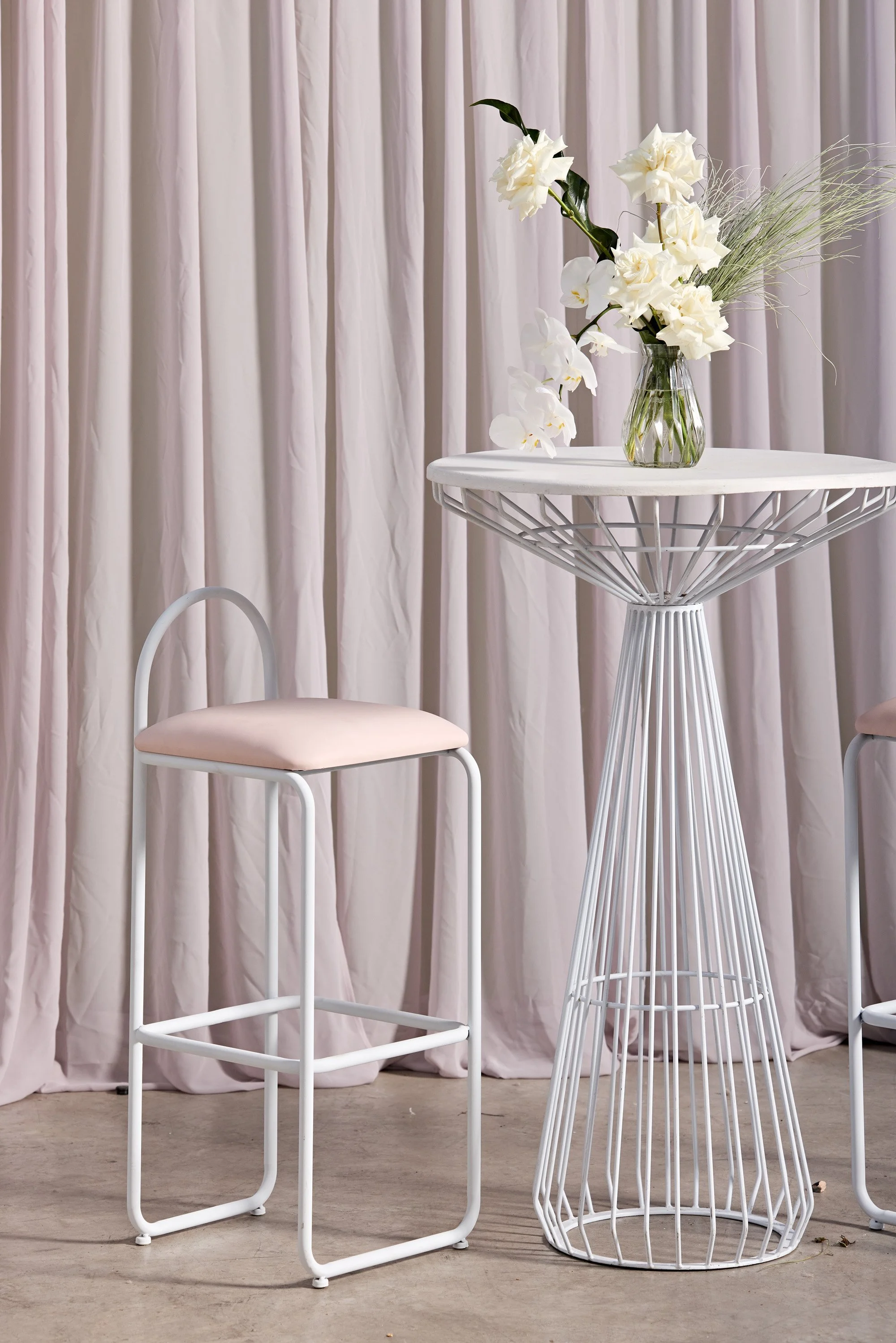 bar setting halo stool with wire bar table