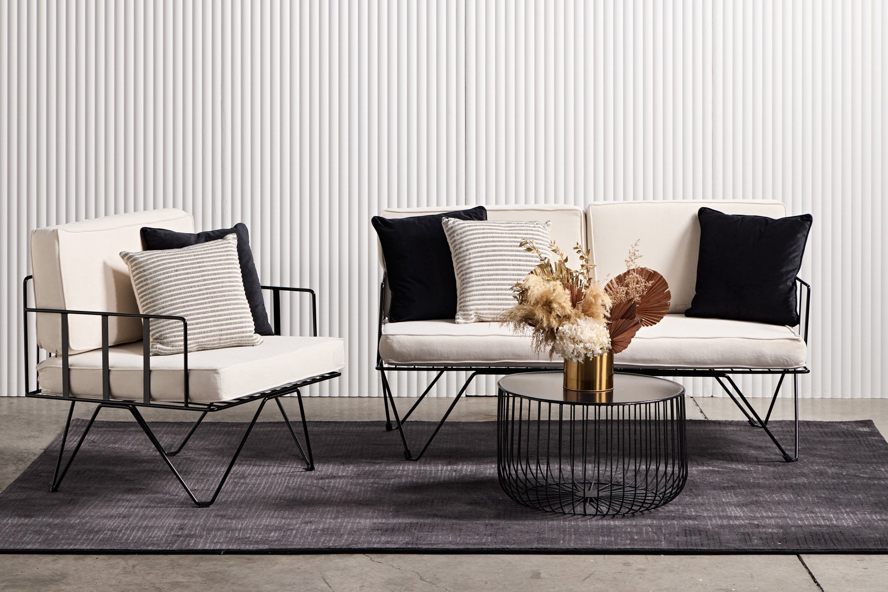 styled wire sofa BW