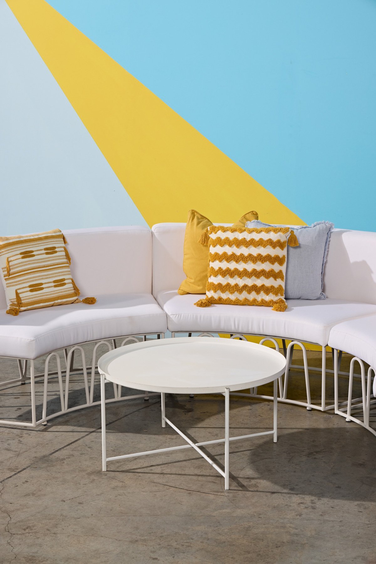 tray white side tale simpyl seated