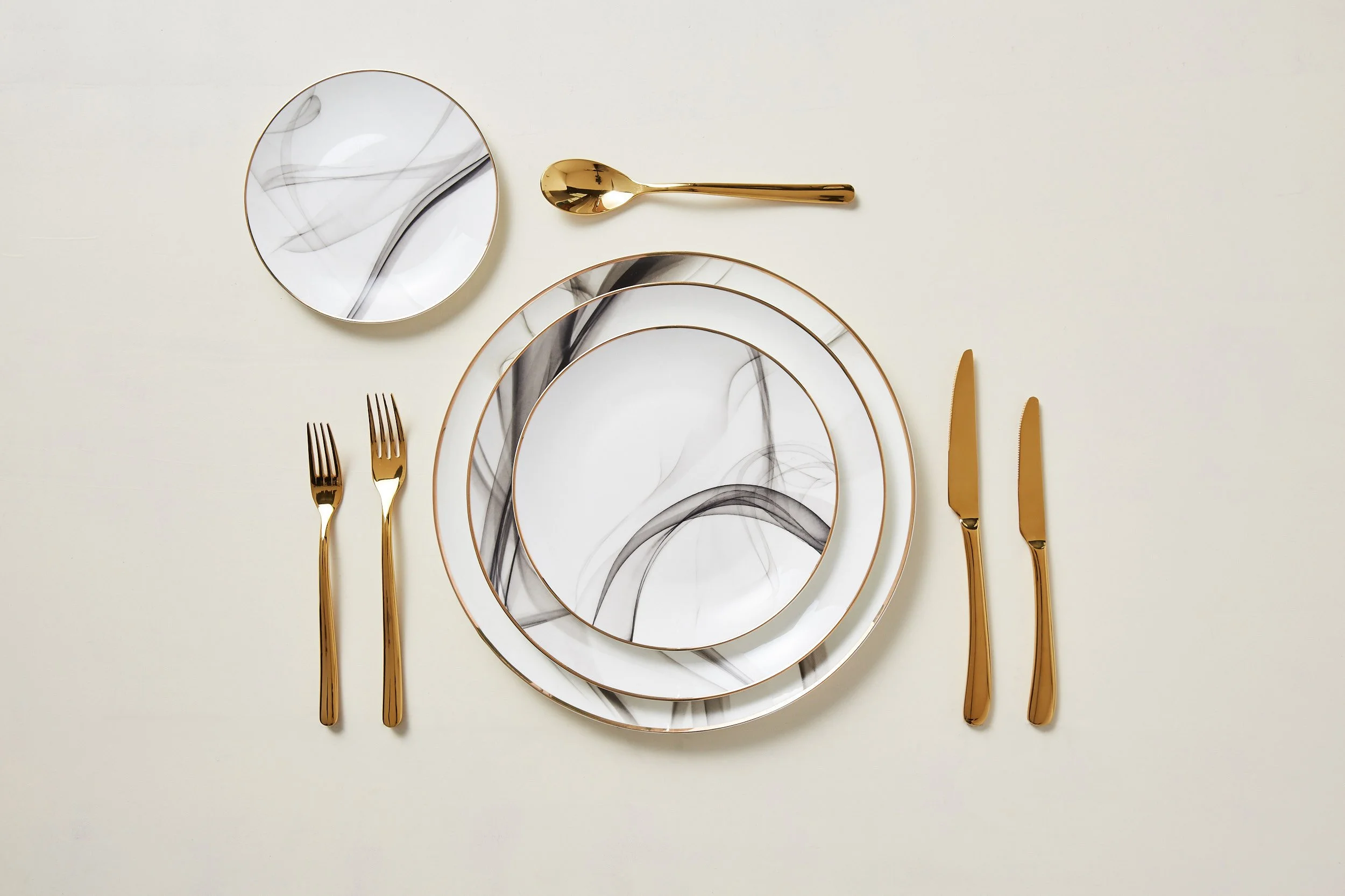 tablescape good cutlery with marble dinner crockery