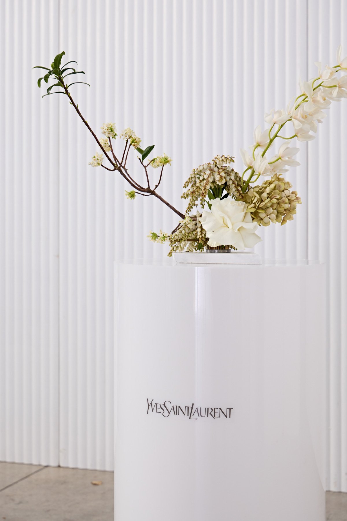 round plinths simply seated