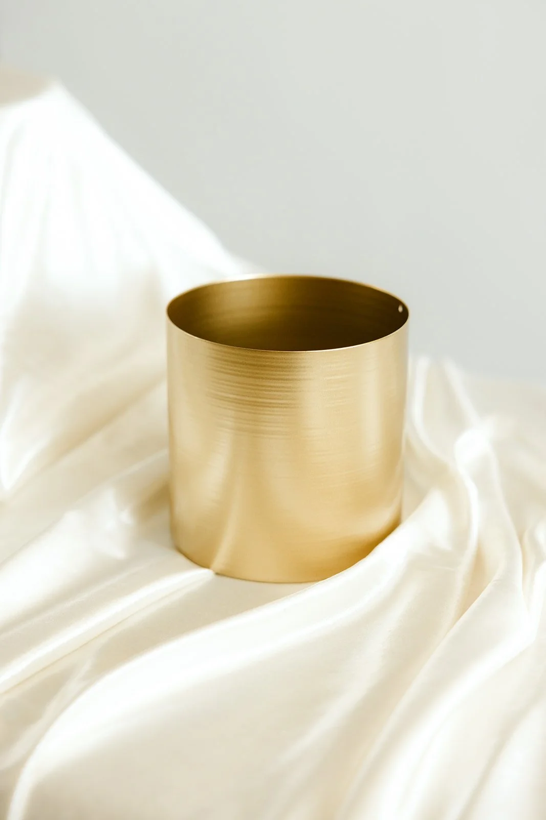 Gold pot vase