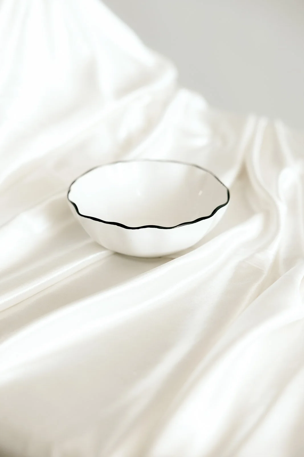 White wavy bowl with black rim