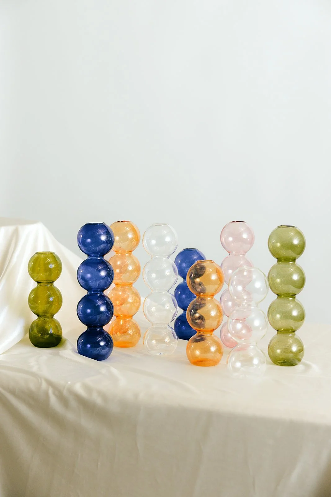 Colourful temu vases