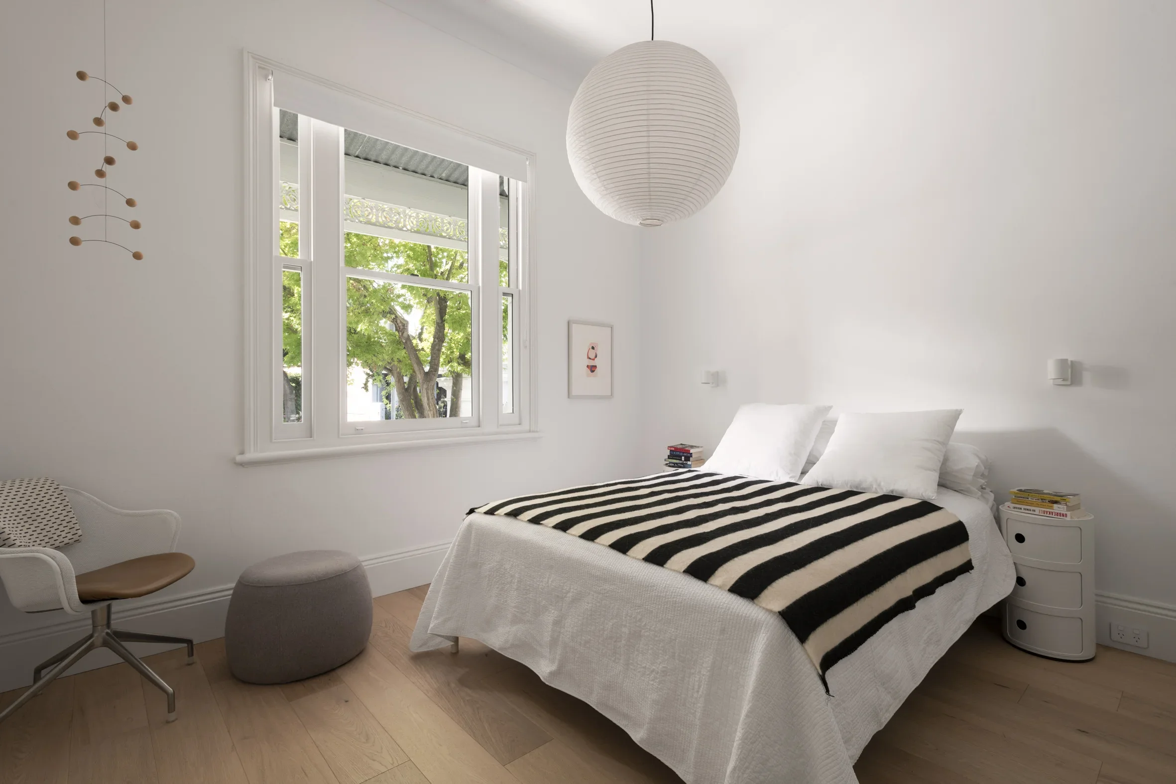 Modern residential Bedroom in Carlton North by Dean McCredden Architect.