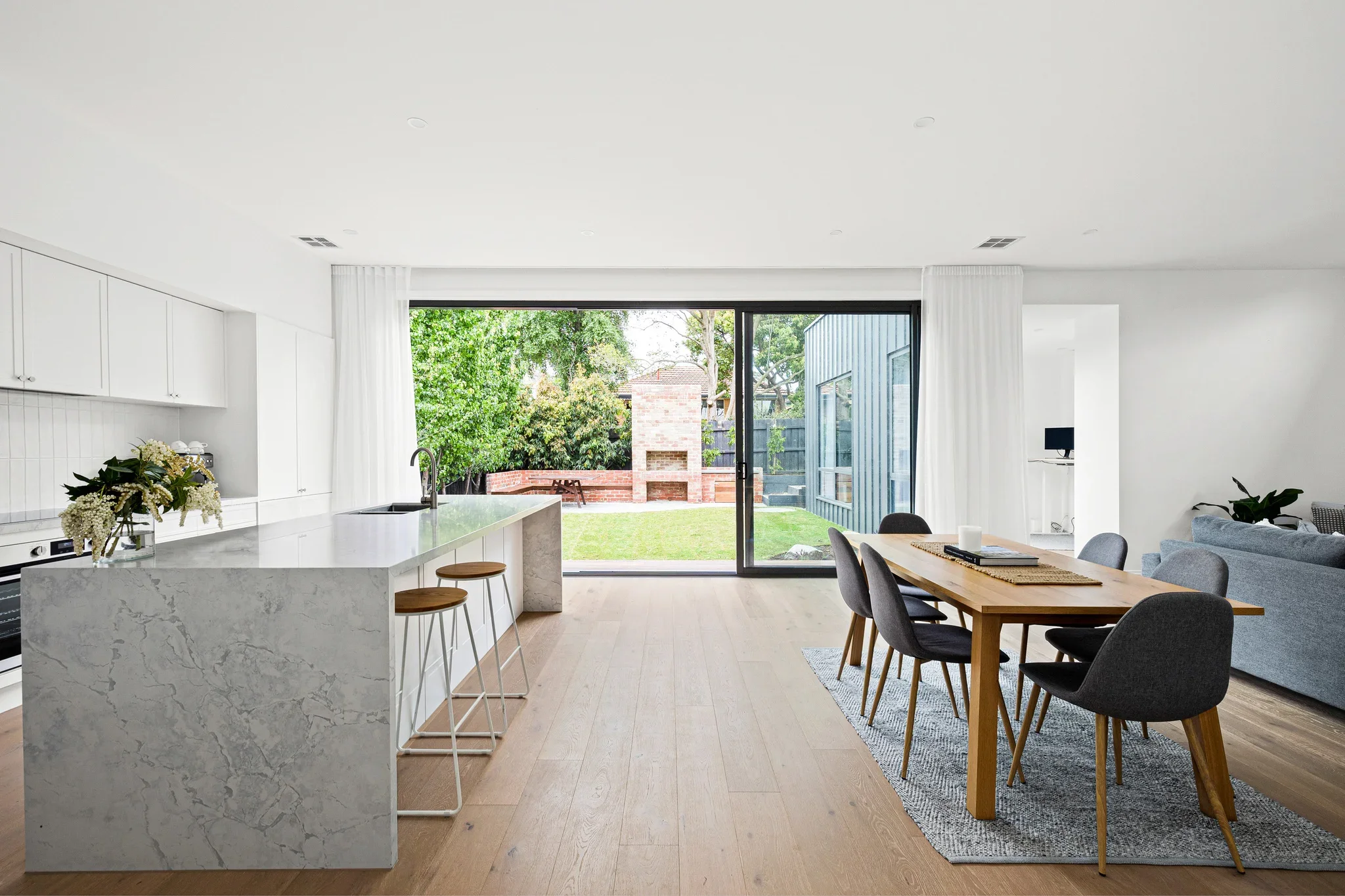 Modern residential kitchen and dining in Watsonia by Dean McCredden Architect