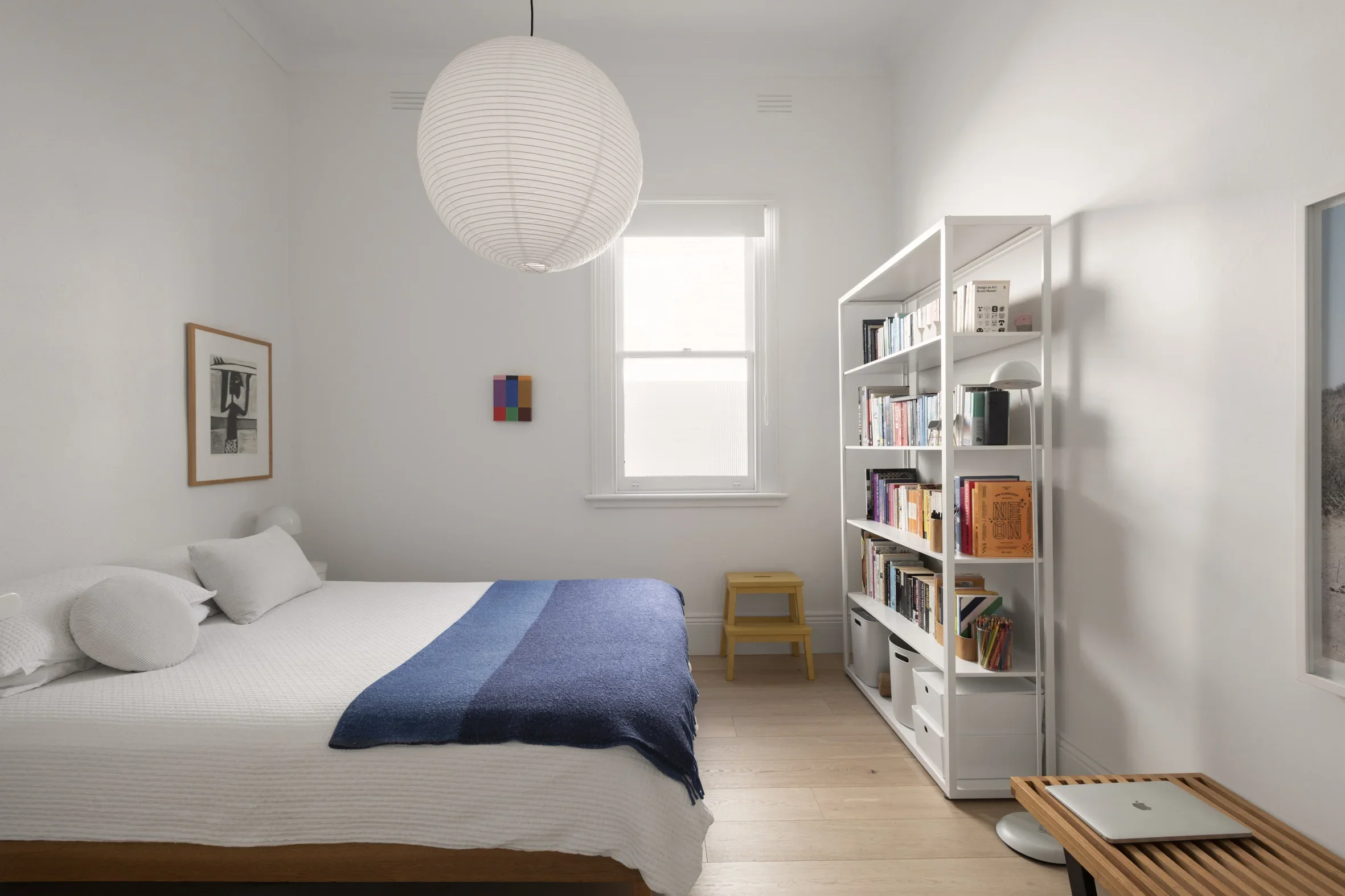 Modern residential Bedroom in Carlton North by Dean McCredden Architect.