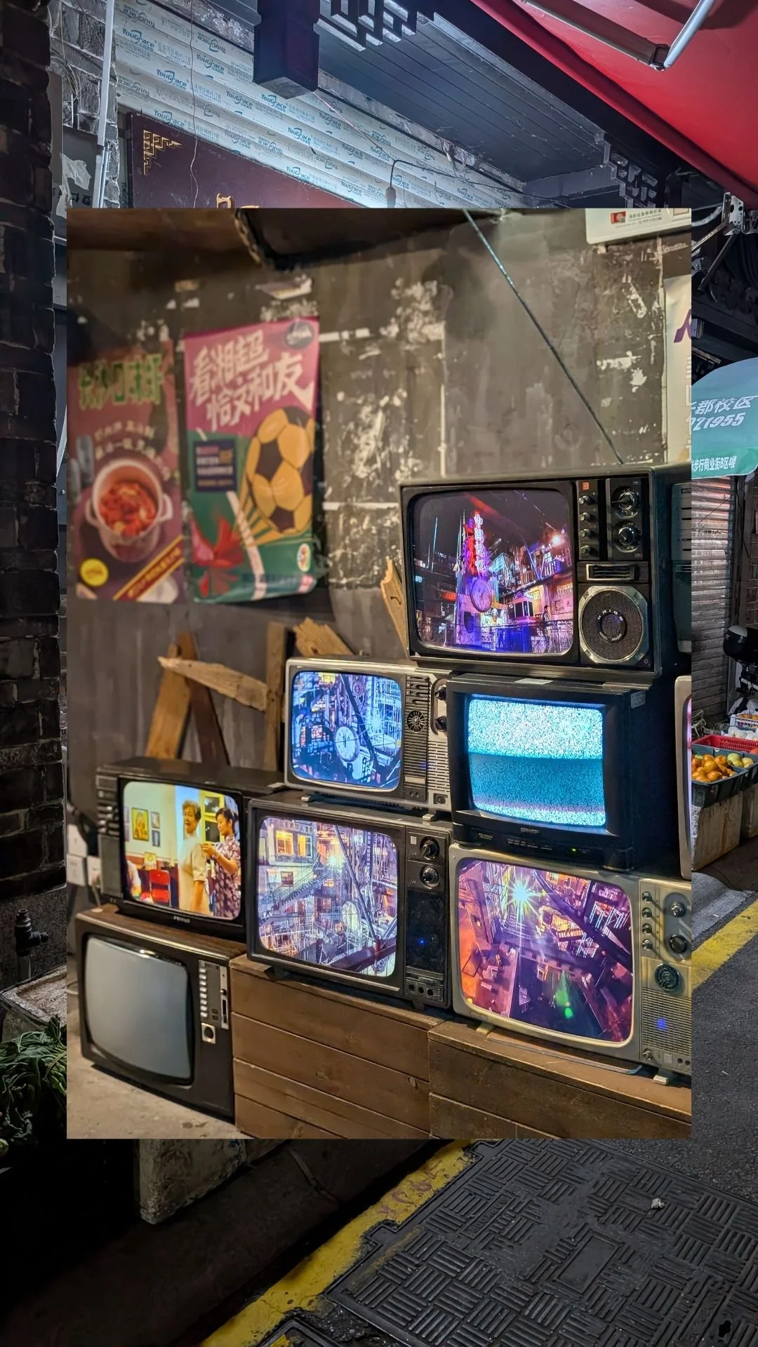 Some funky backrooms at Wenheyou, an 80s-themed food court in Changsha, with several levels and a seemingly endless amount of options. A bit fake? Yes. Cool? Also yes.