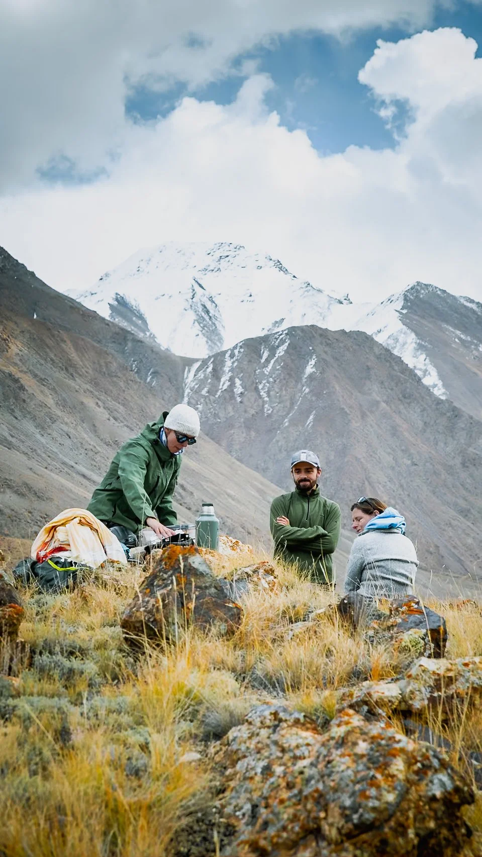 Guests eating lunch while searching for snow leopards in Kyrgyzstan
