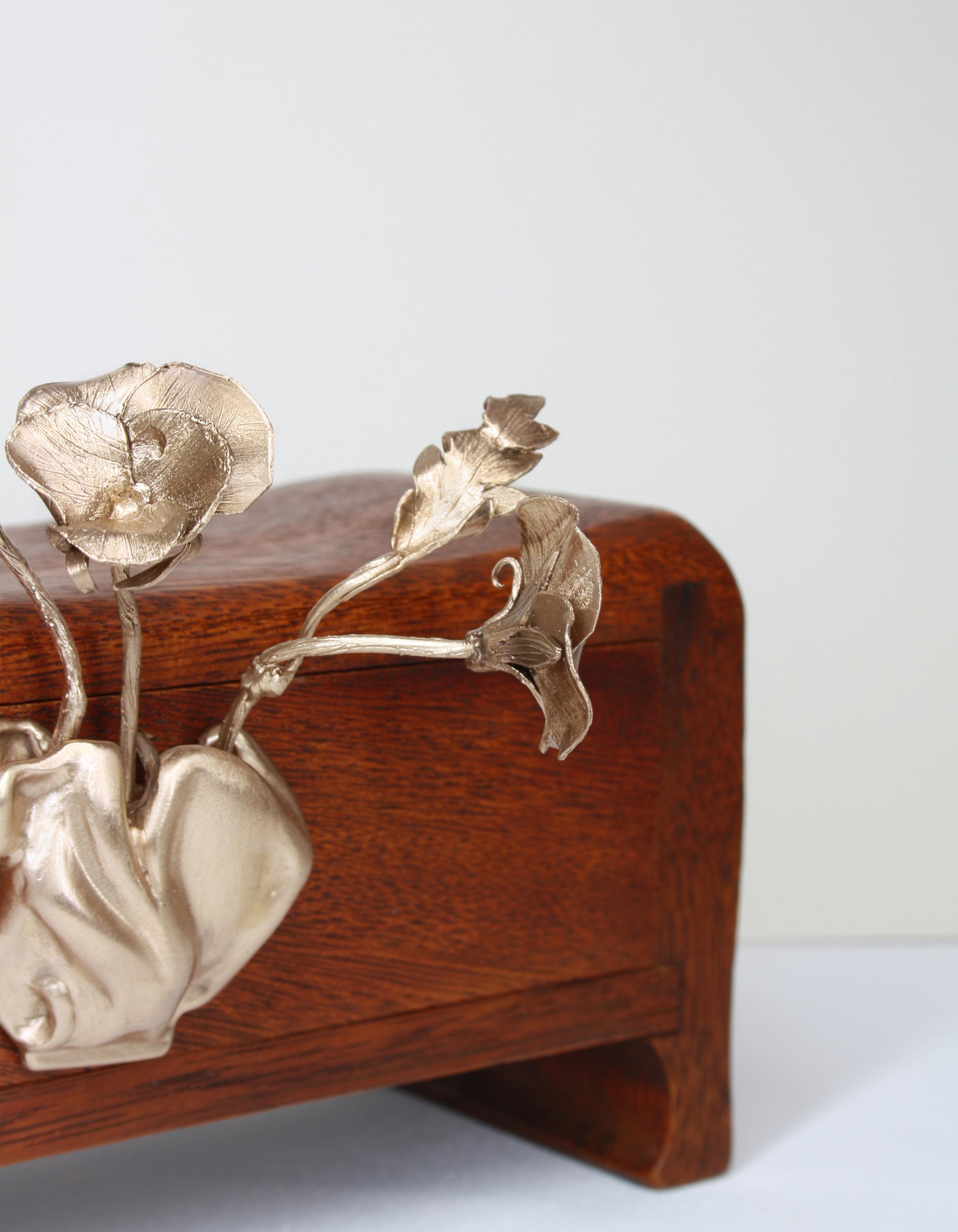 Pansy side view close up .jpg