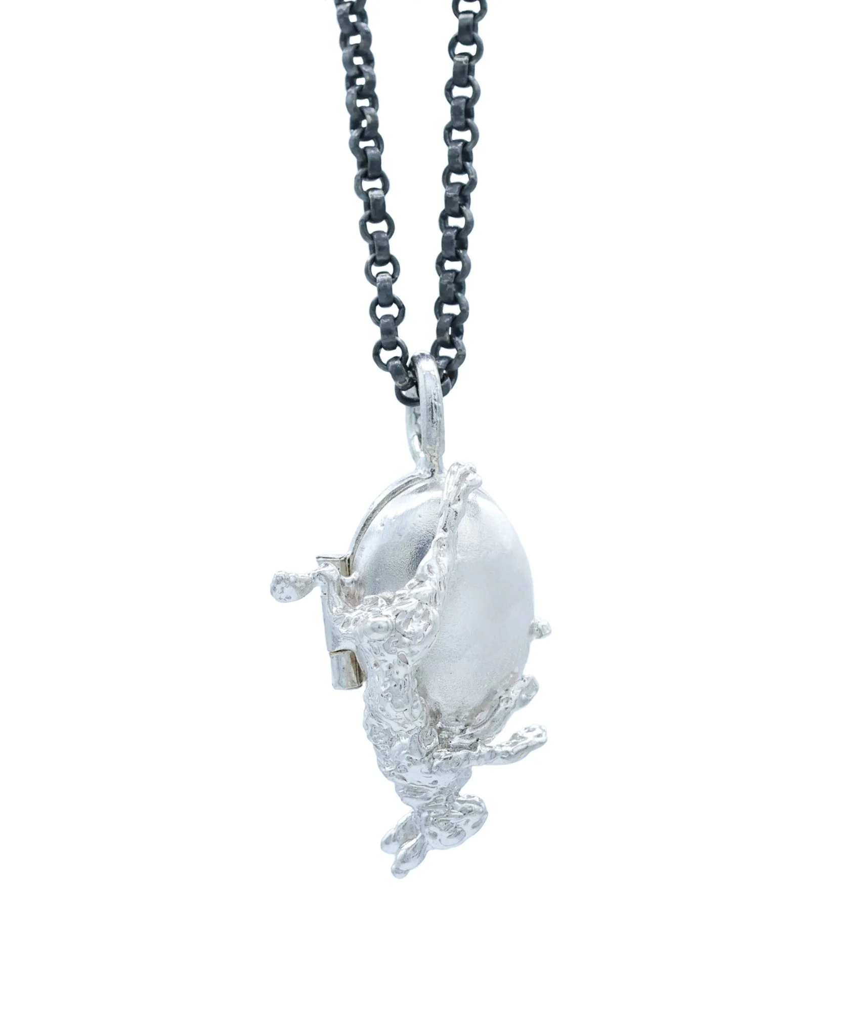 Rabbit locket closed.jpg