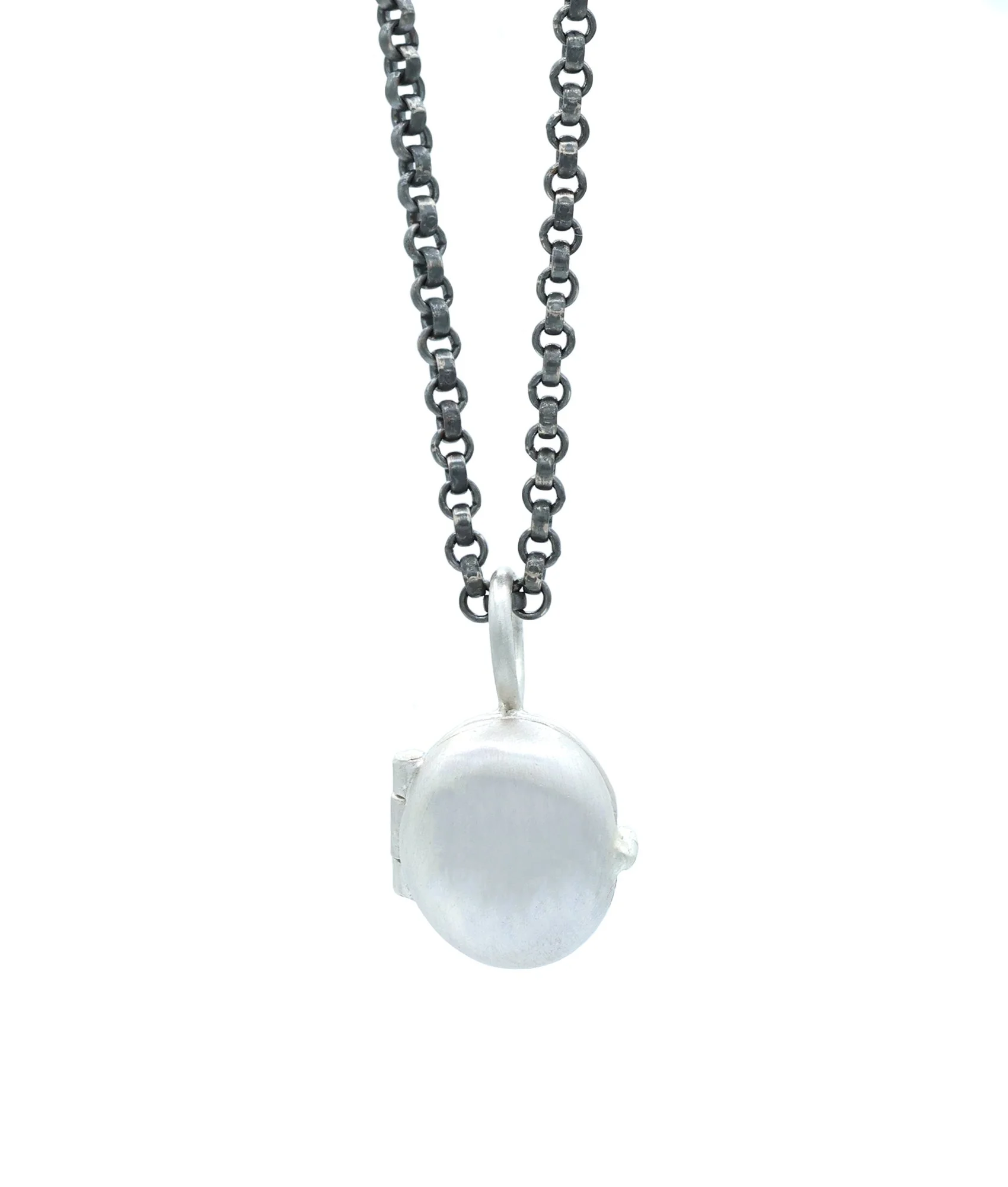 locket silver flower.jpg