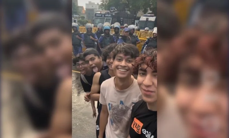 How Gen Z Outsmarted the Govt With a New Version of ‘Gandhigiri’