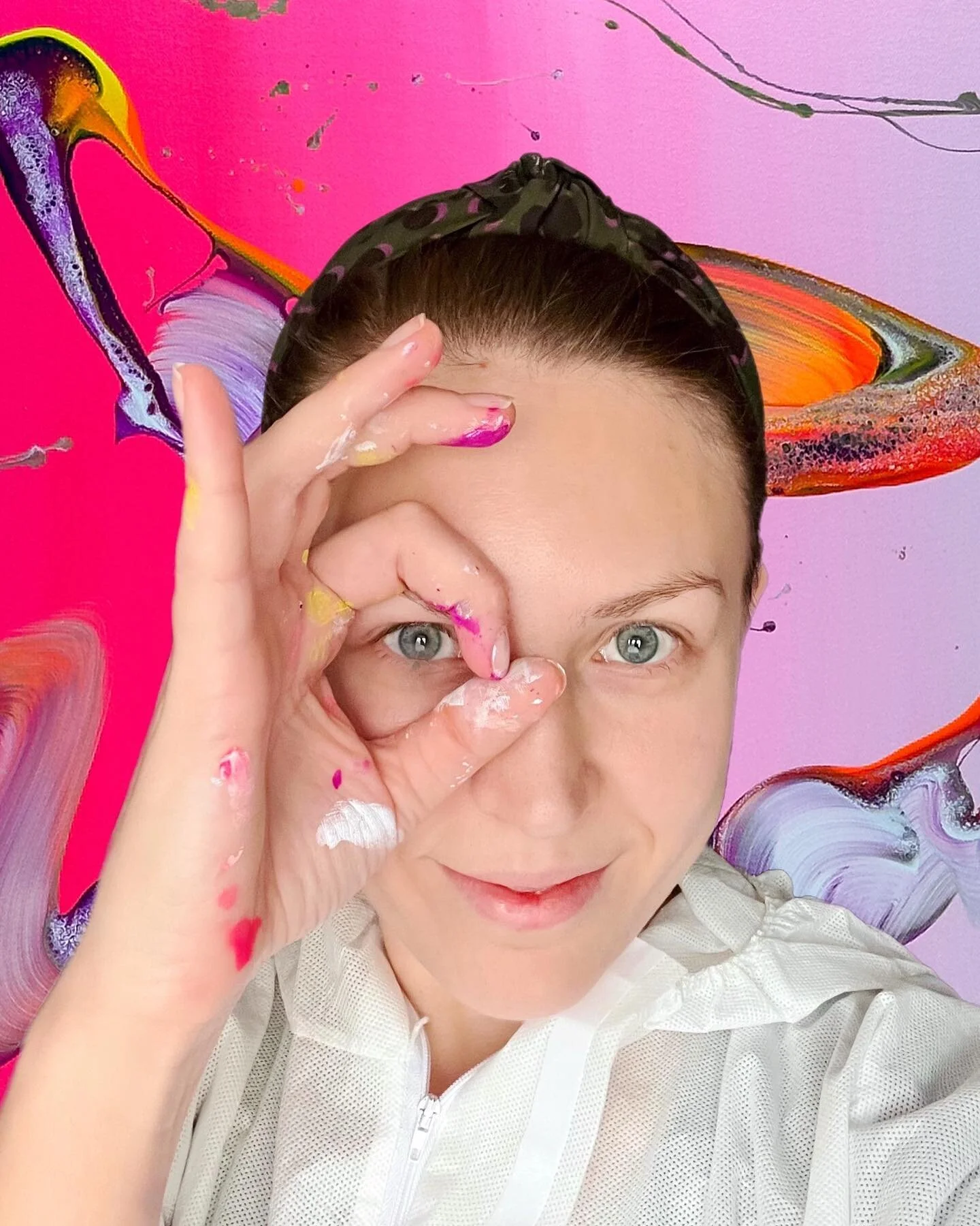 It&rsquo;s a bout time I properly introduce myself 💁🏼&zwj;♀️and talk a bit about my art 🌈. My name is Nadja and I&rsquo;m originally from Uzbekistan but for many moons now I&rsquo;ve been settled in Bonnie Scotland, Bearsden where I live with my t