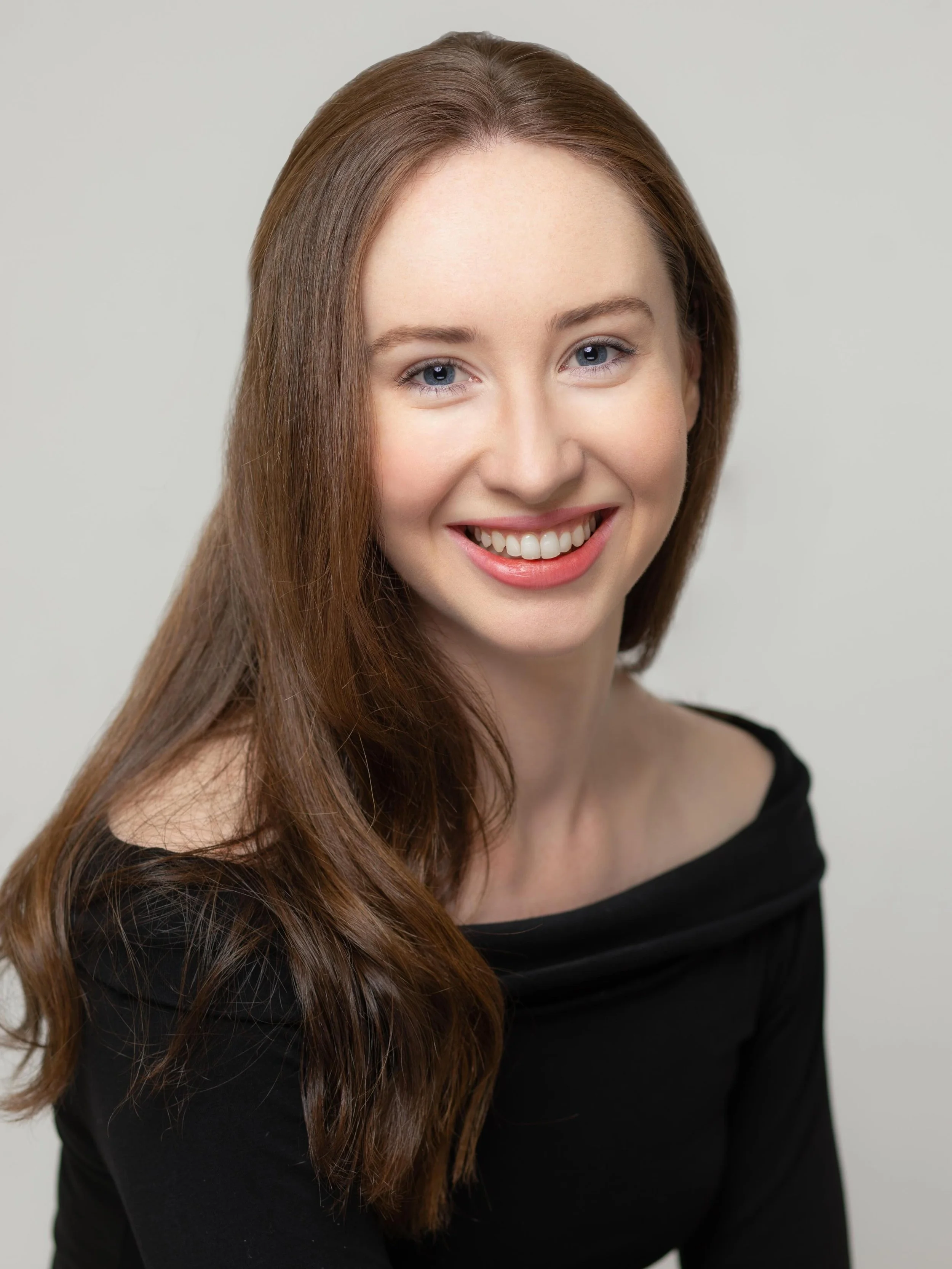 We are delighted that Niamh will be teaching at our summer stars grade 4-8✨week of 17th August. Places limited booking link in bio ✨Niamh began dancing with the Goode School of Dance before continuing her training at Tring Park School for the Perform