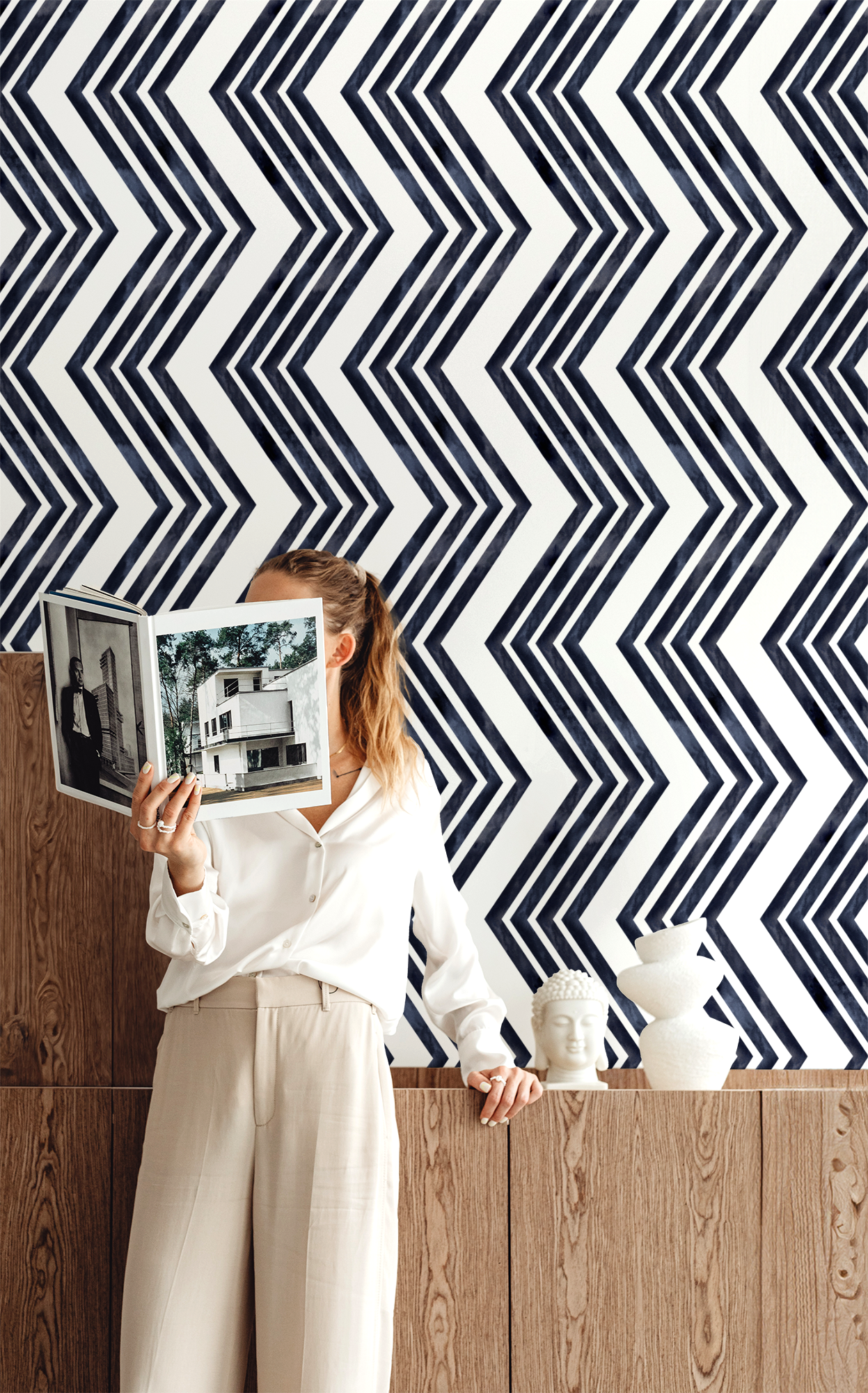 VictoryStudio11_Wallpaper-Woman-Reading-Mockup.png