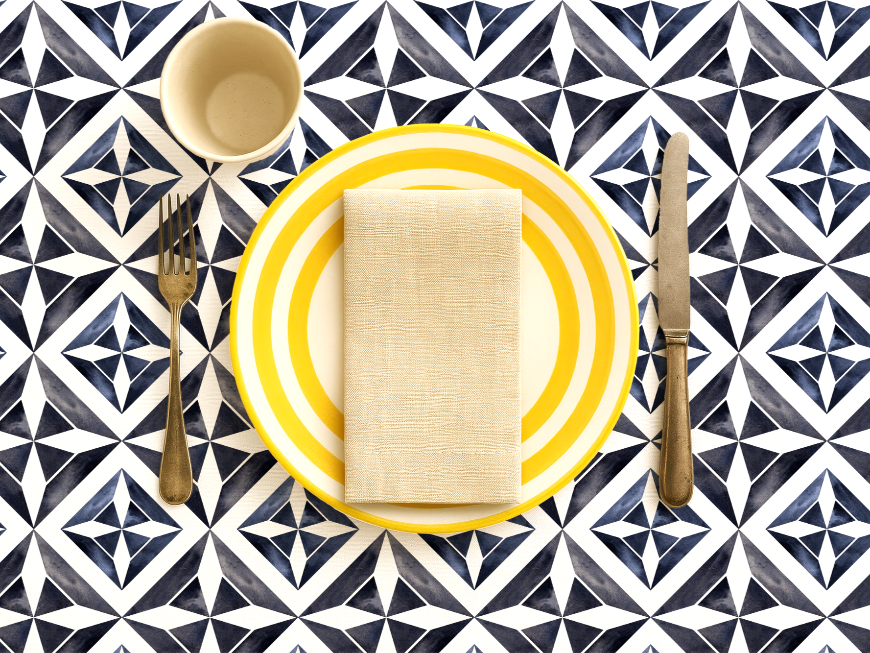YellowPlateTablecloth.png