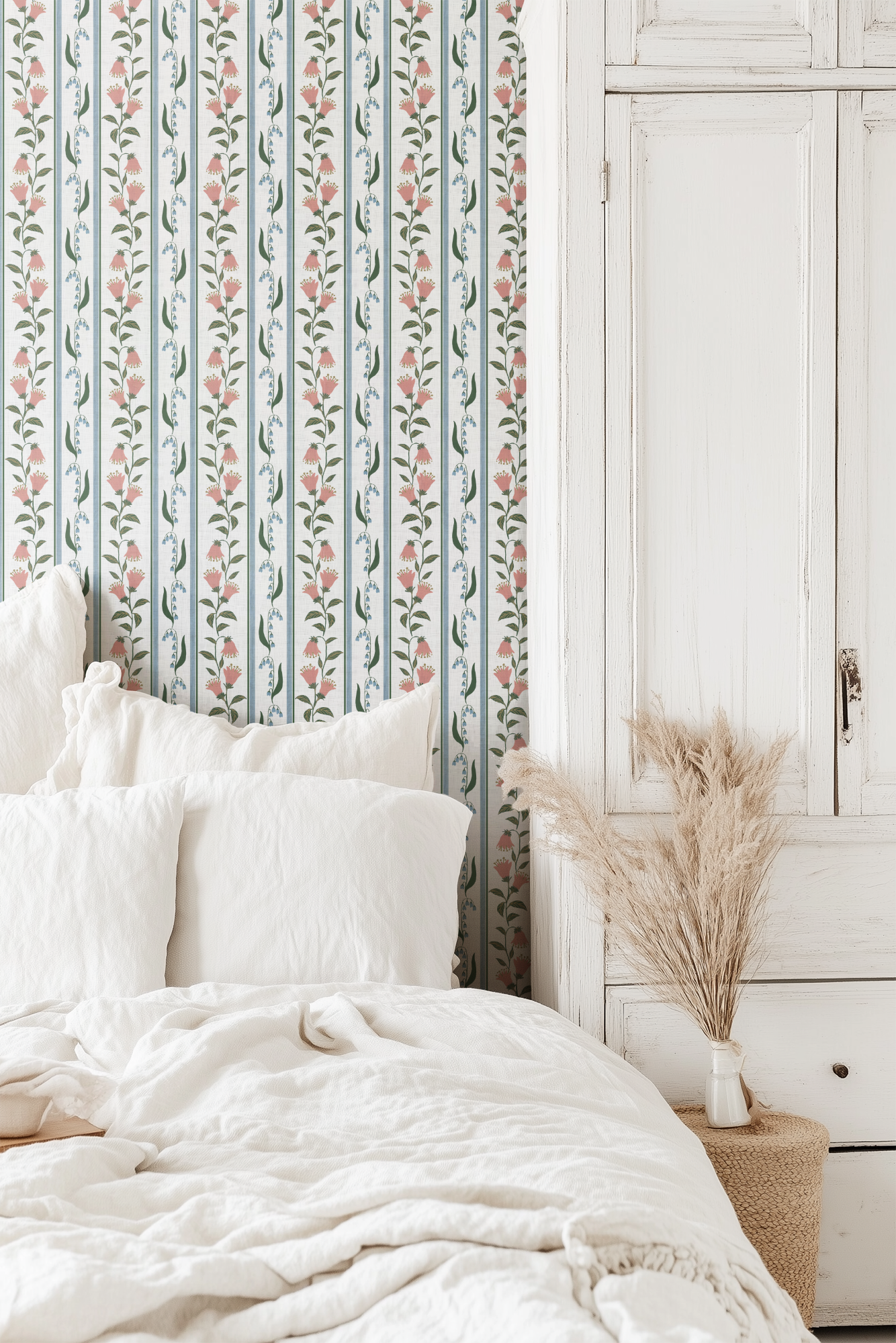 vintage-floral-wallpaper-bedroom.png