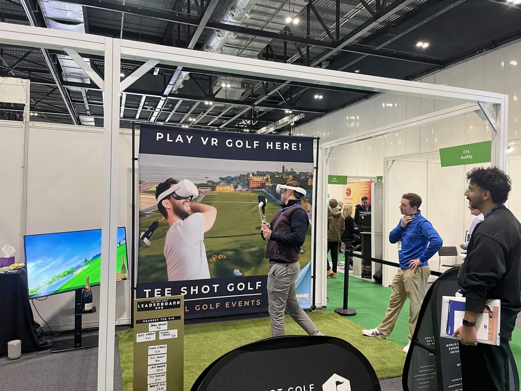 VR golf at expo.