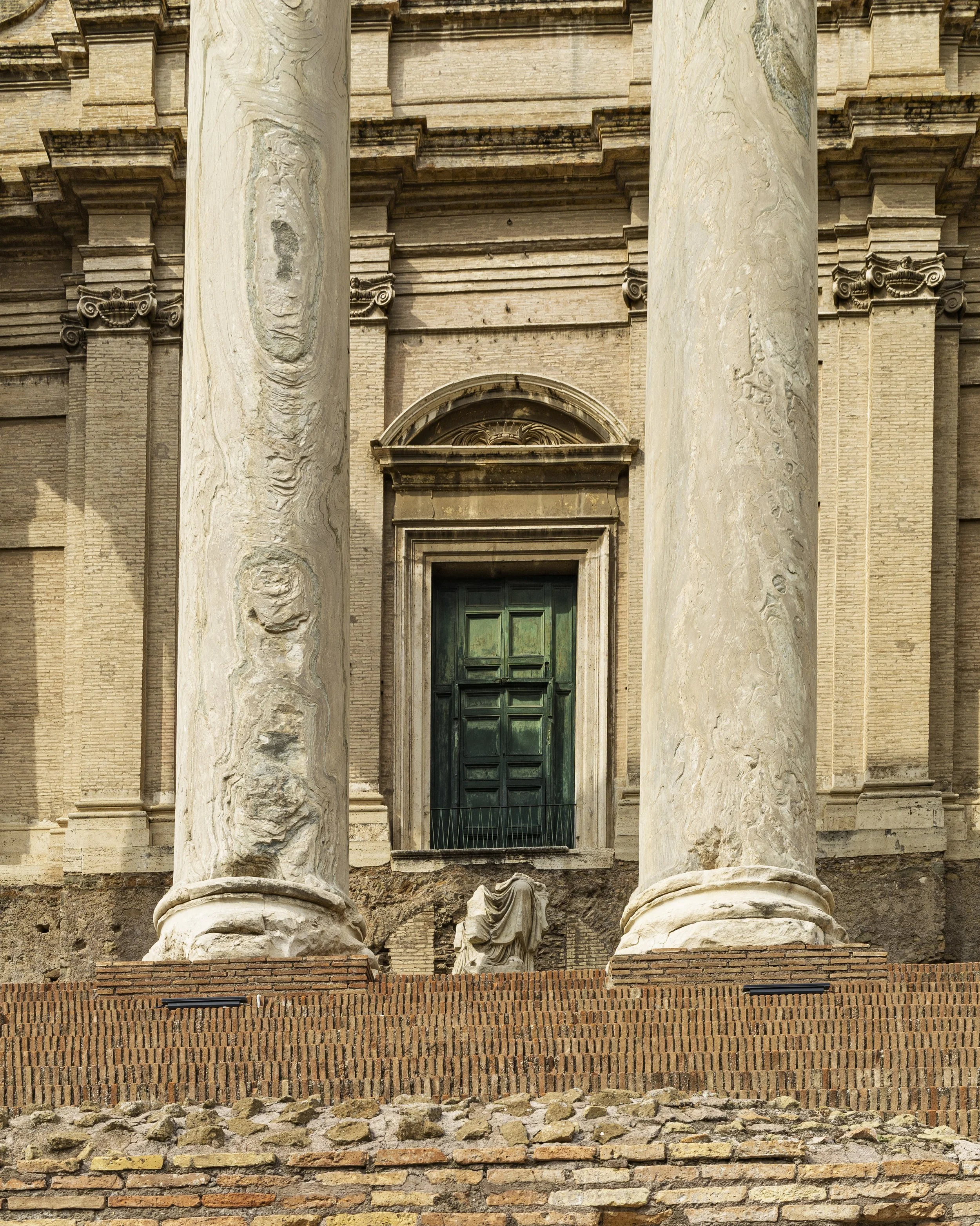 Two Columns in the Forum