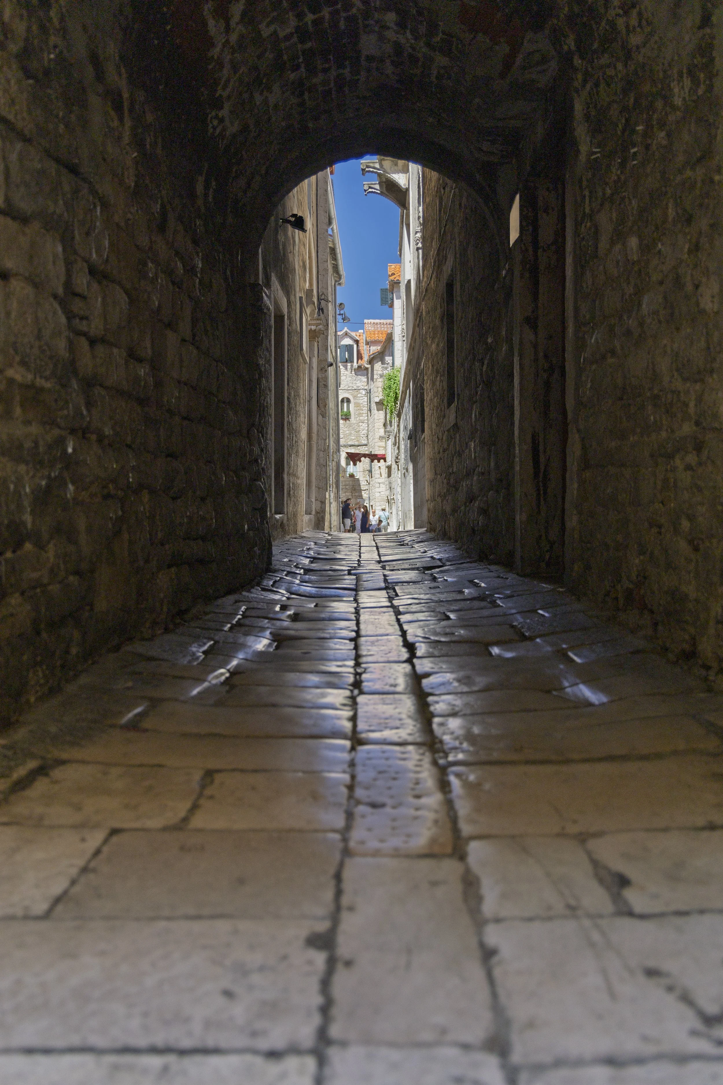 Split Alleyway
