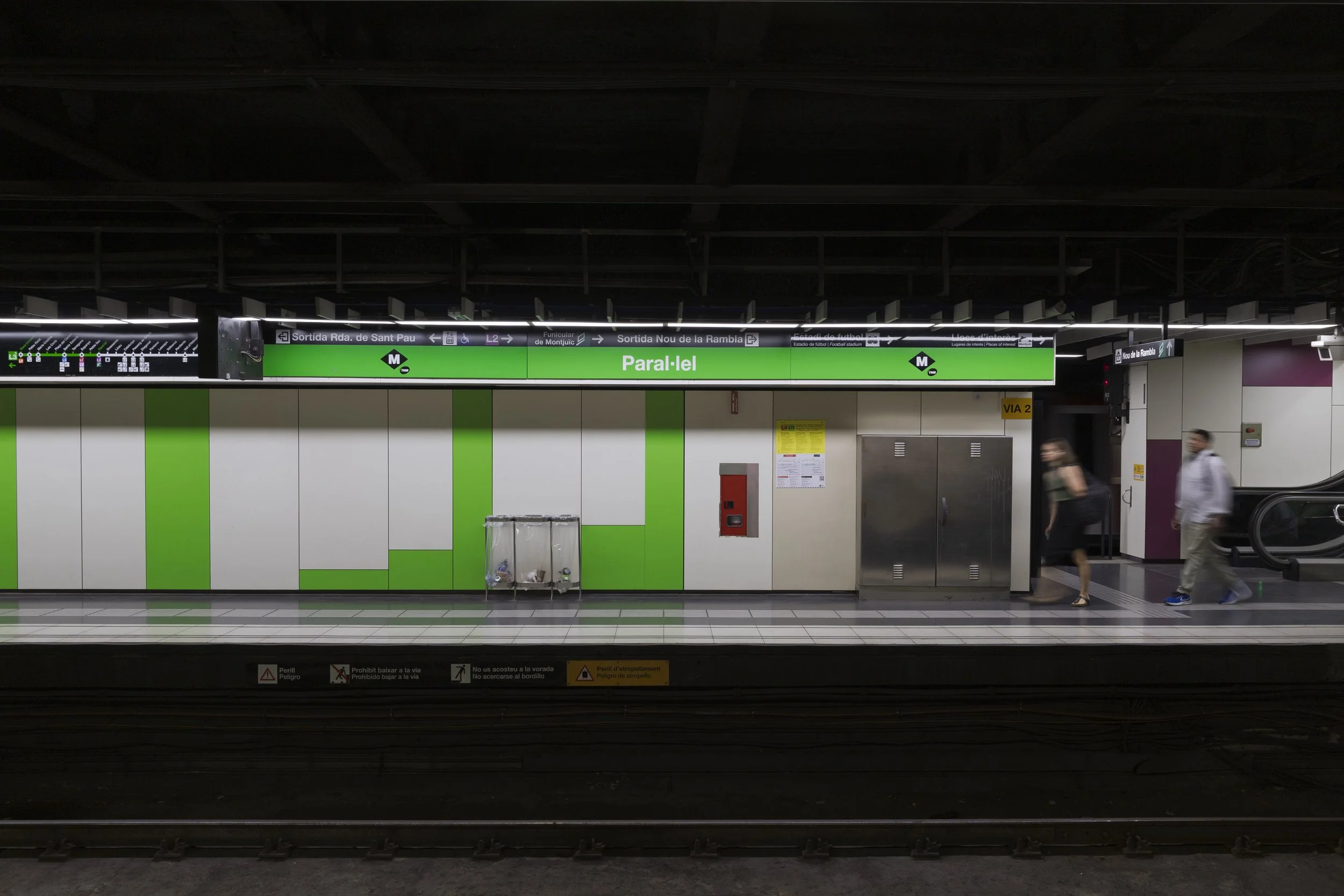 Paral-lel Station Platform