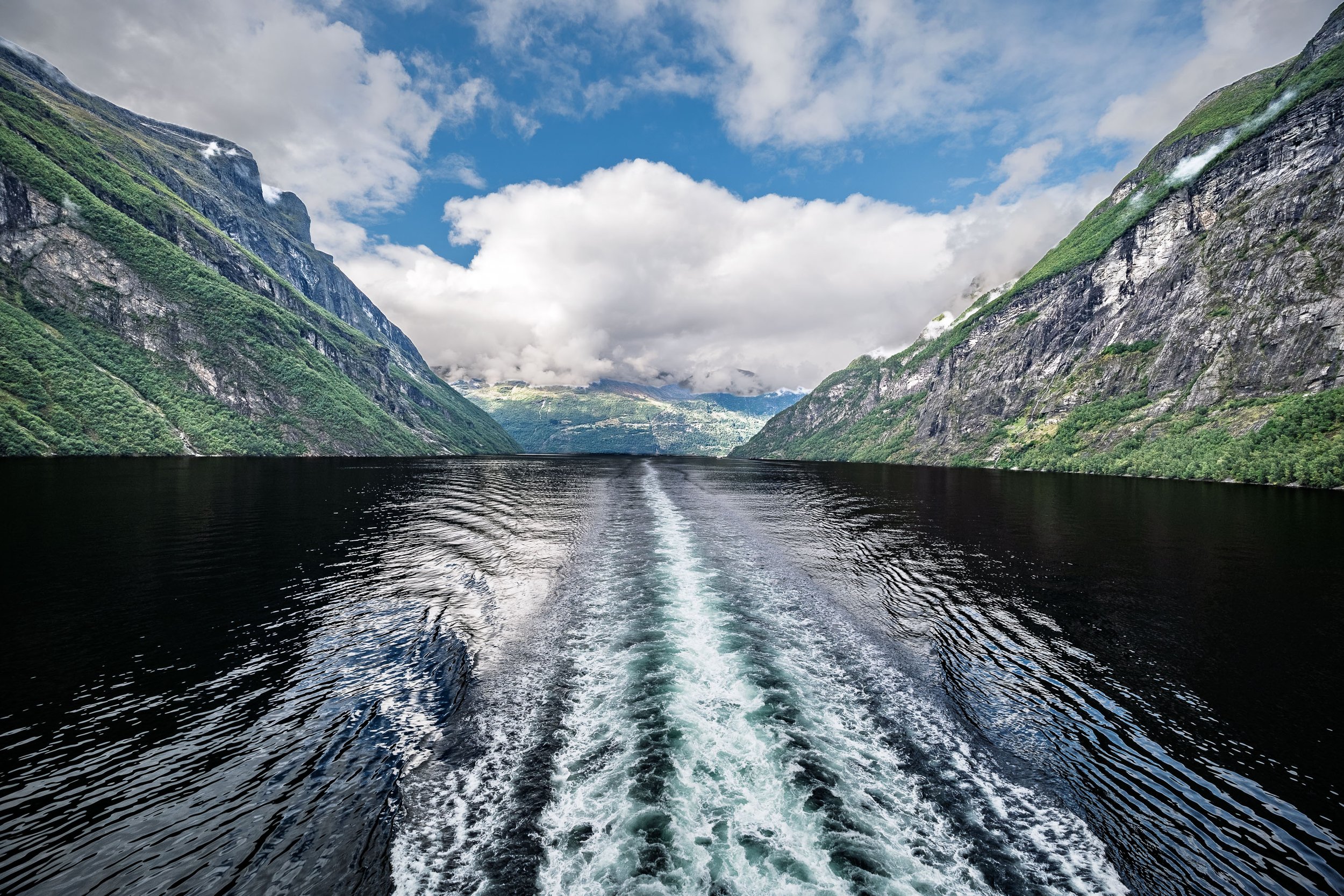 Aft Waves in Geraingerfjord