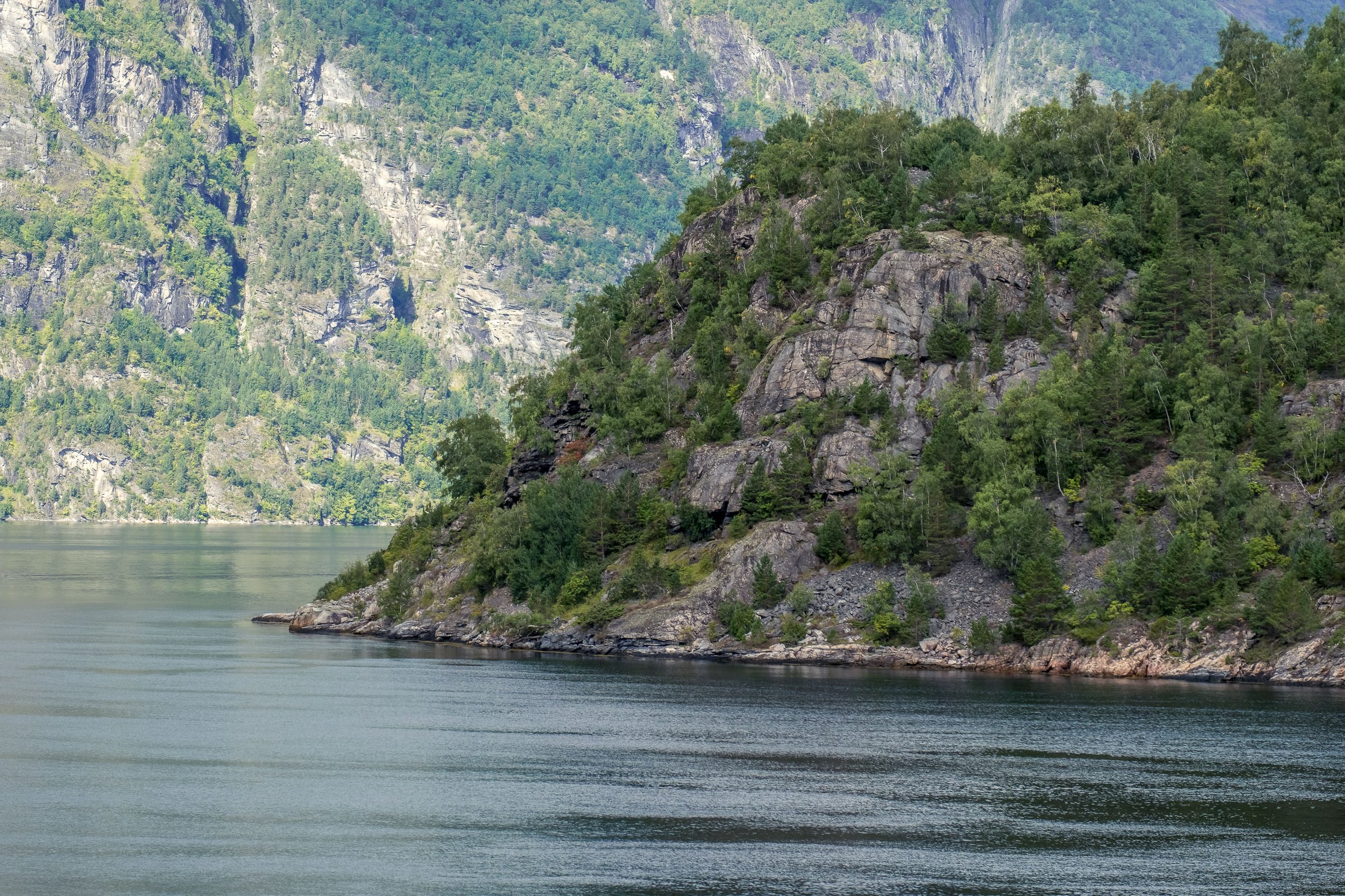 Proceeding along Geraingerfjord