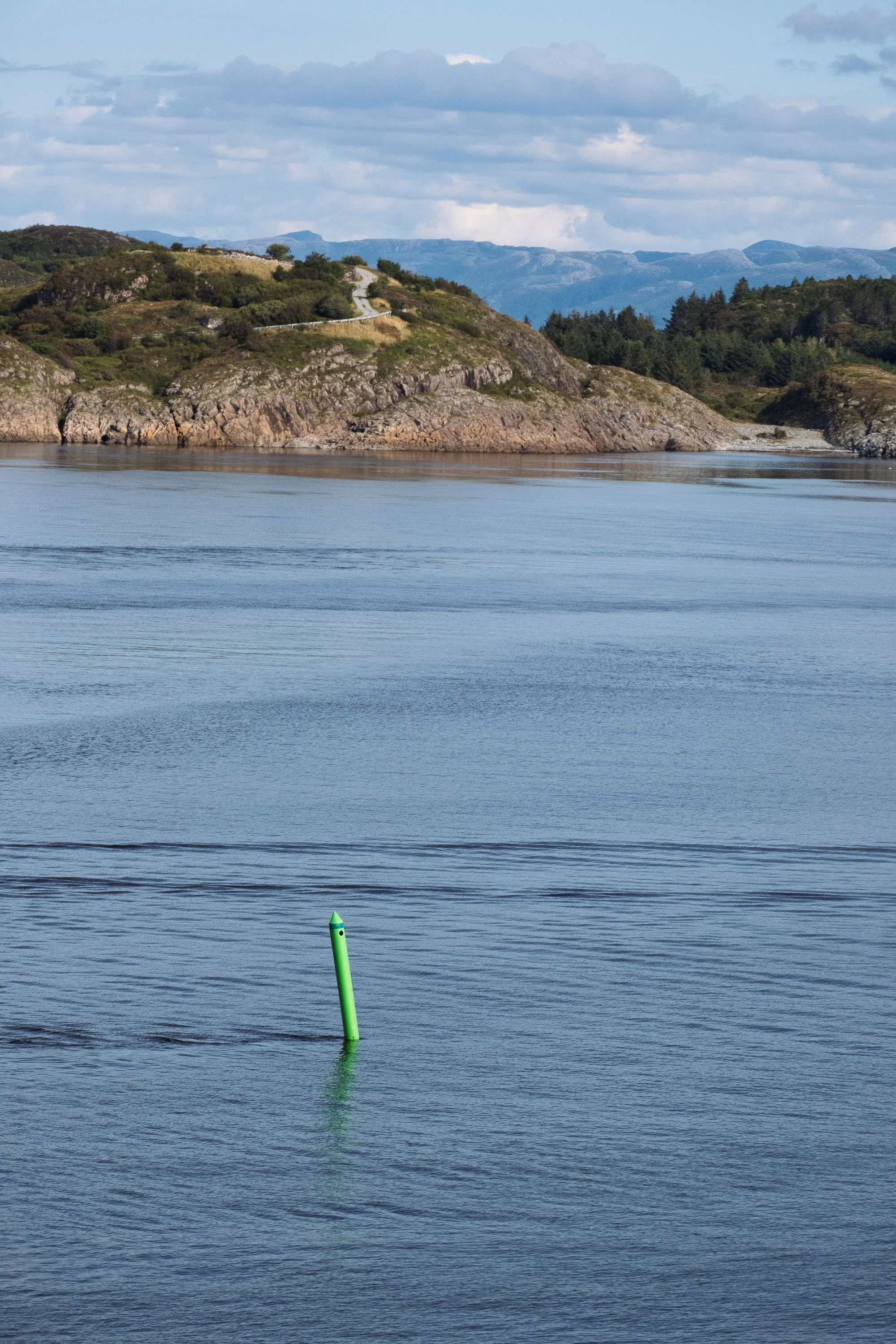 Channel marker approaching Trondheim