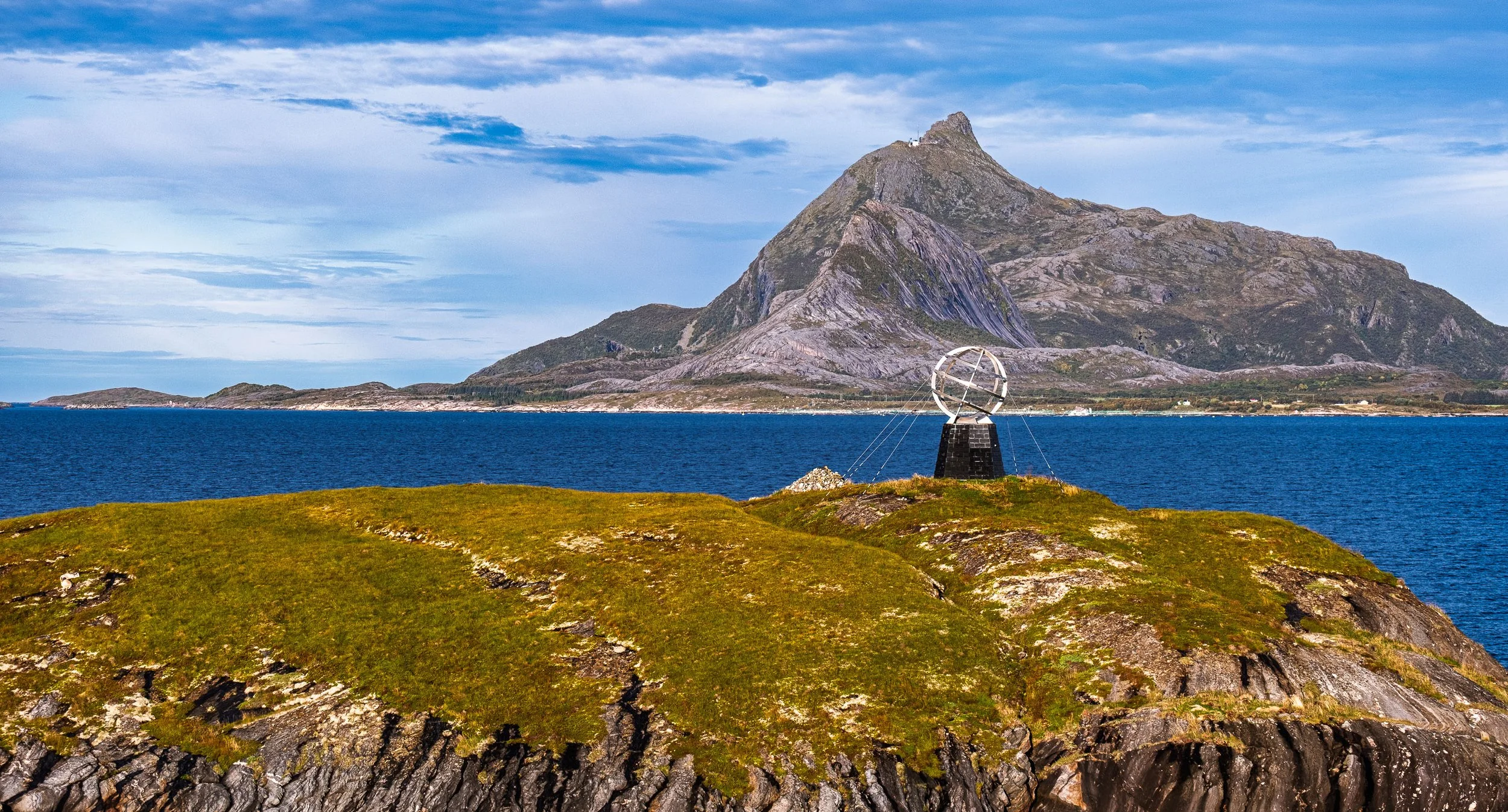 The Arctic Circle Marker