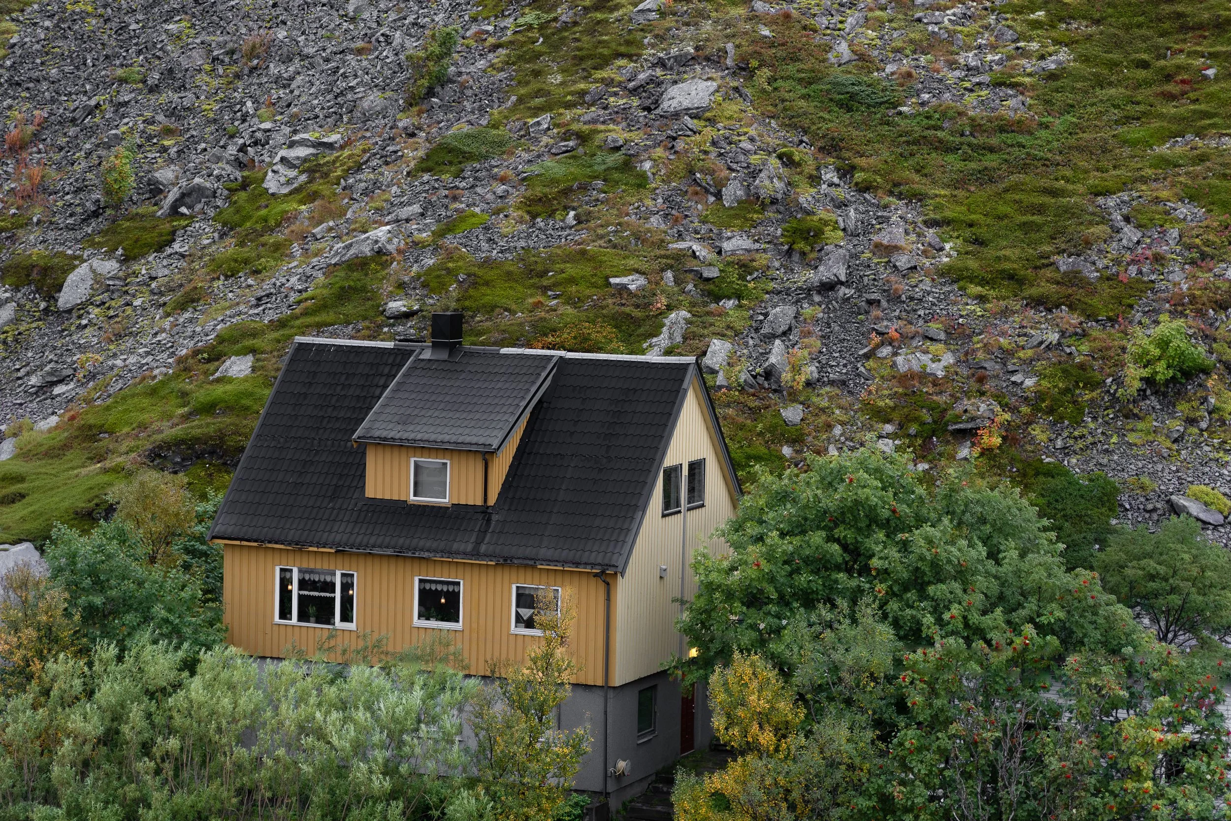Yellow House in Havoysund