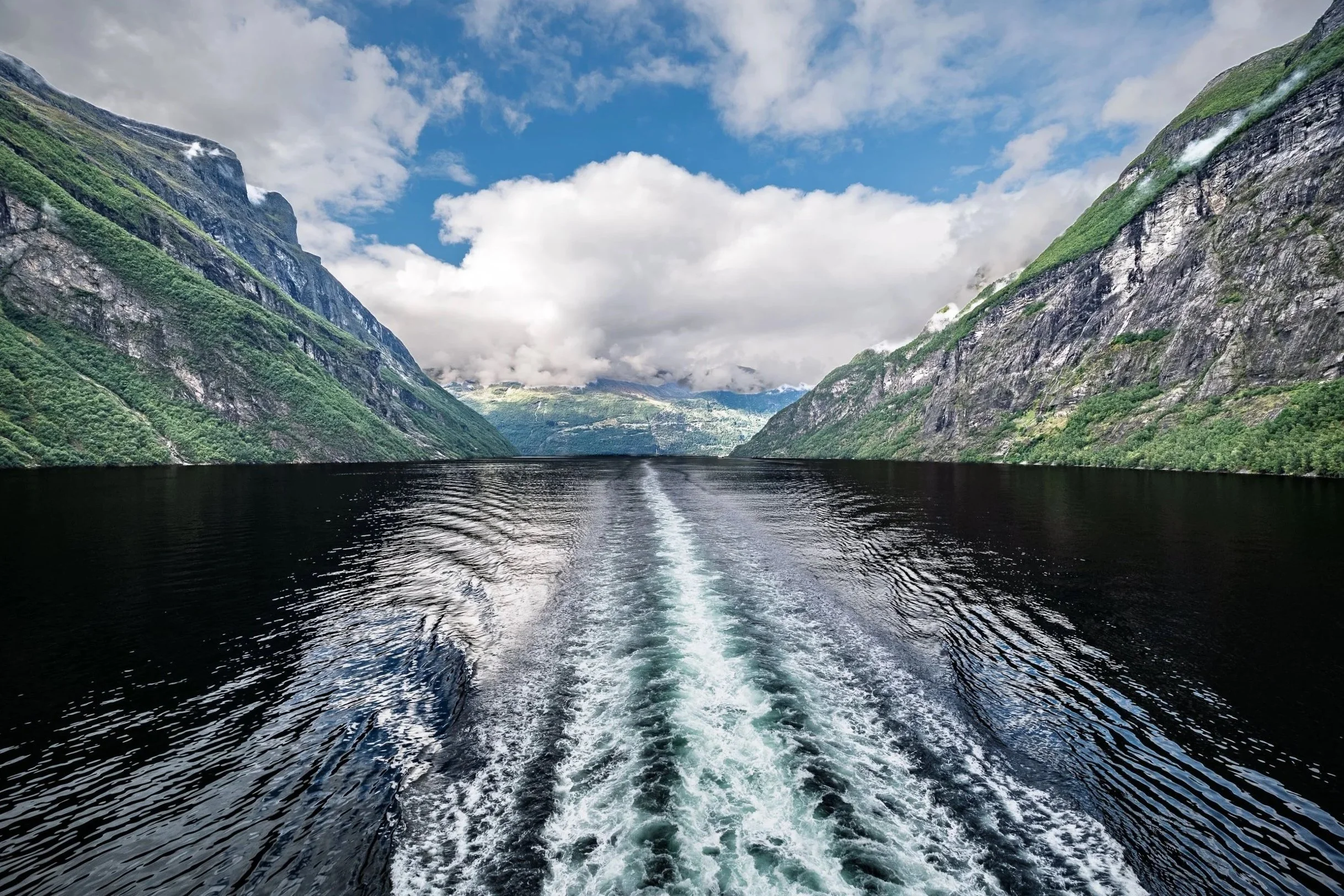 Aft waves in Geraingerfjord