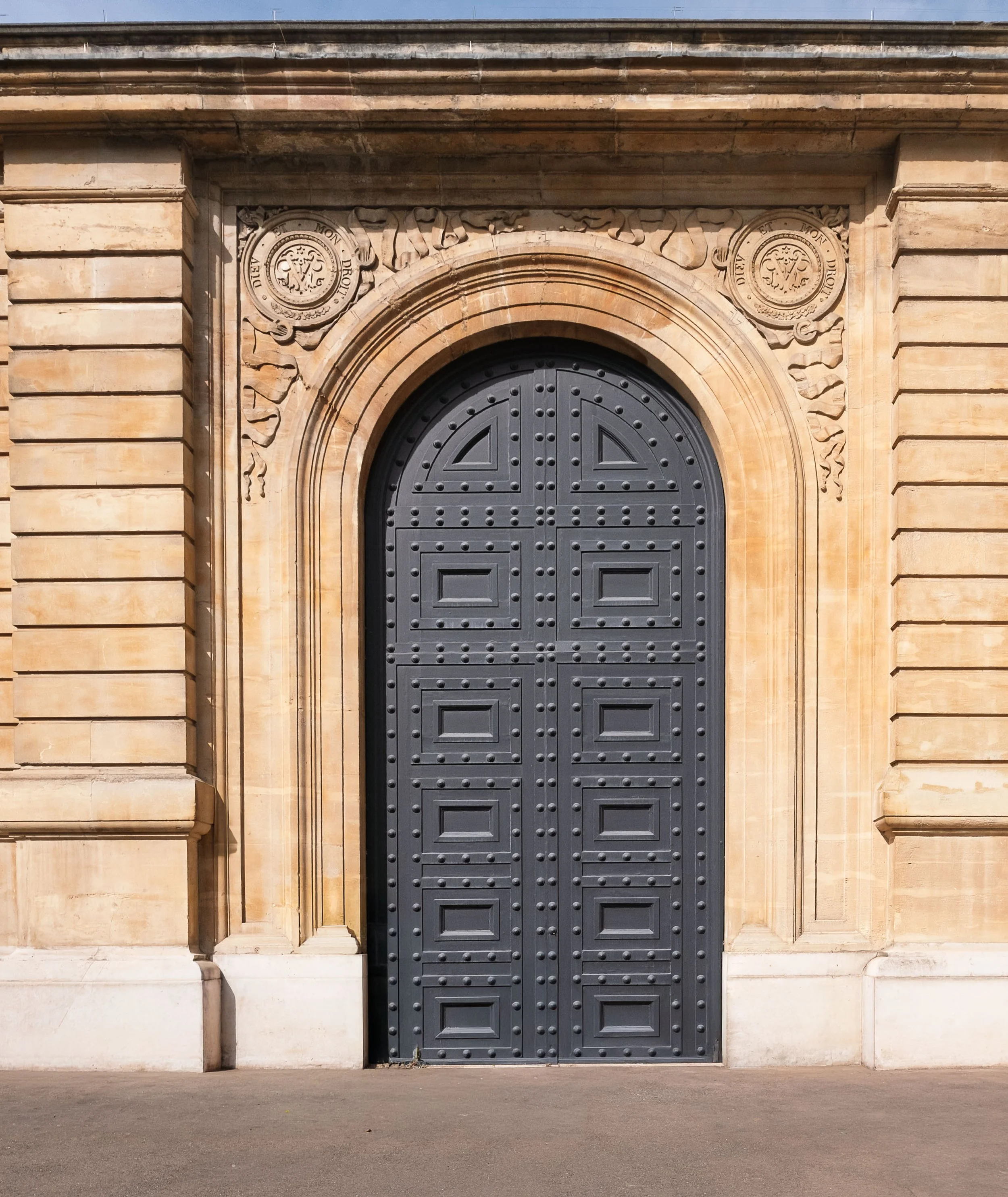 Gate at Buckingham Place