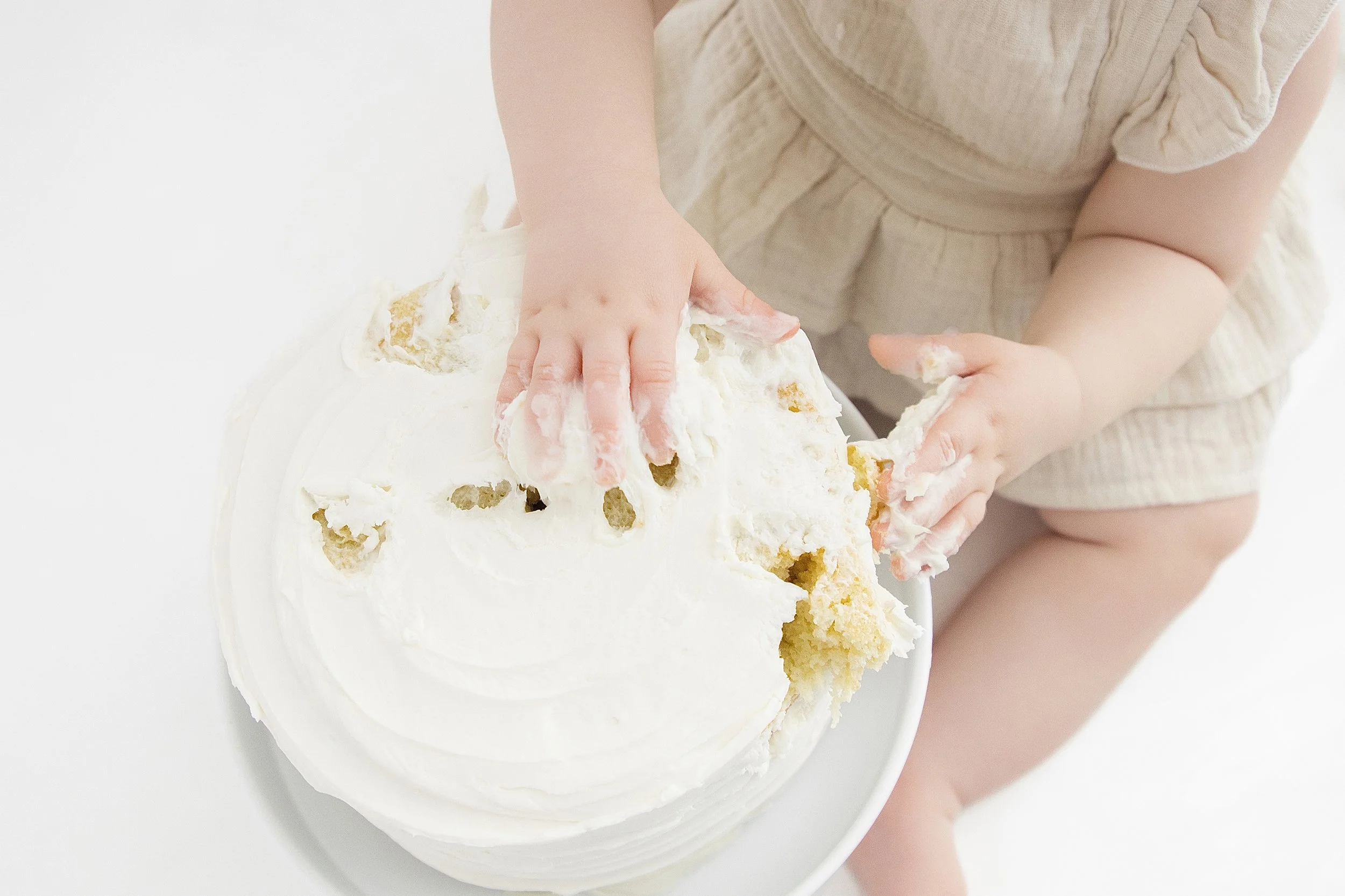 rochester-hills-mi-cake-smash-milestone-photography-baby-hands-cake.jpg