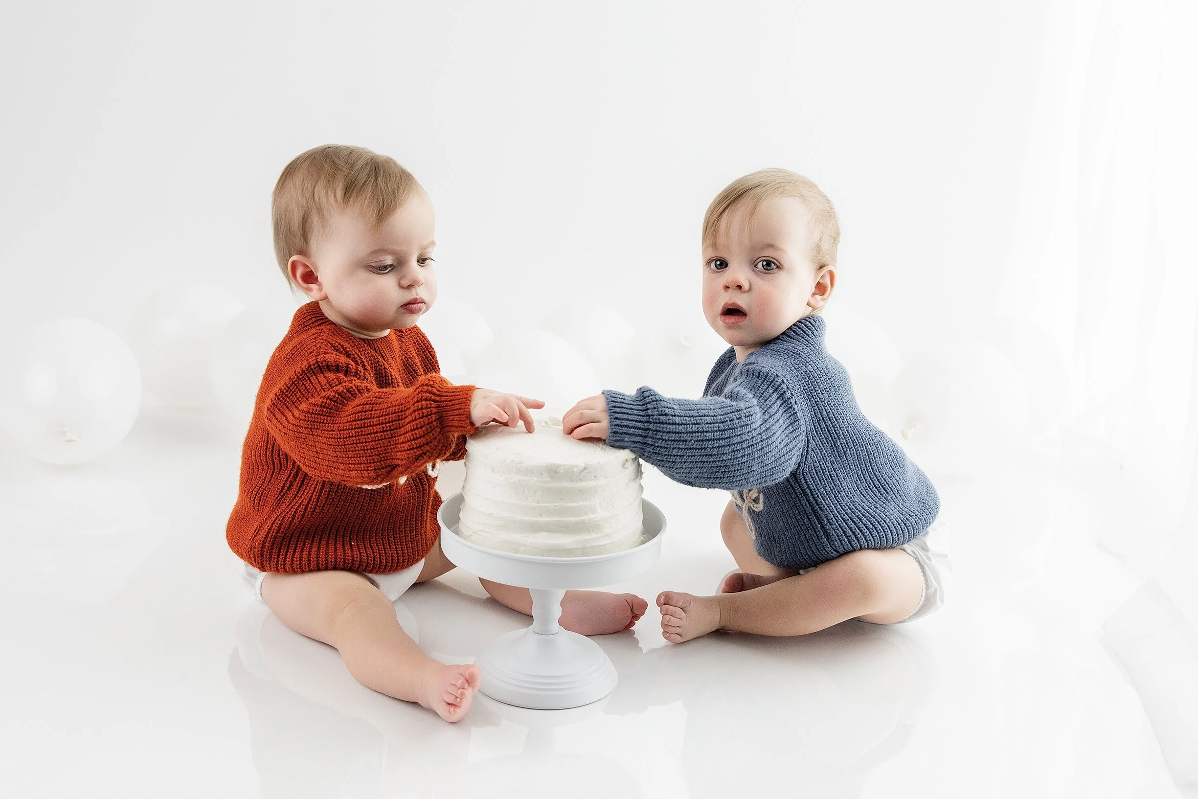 Baby milestone cake smash photography session by a Rochester Hills baby photographer at El & Em Photography
