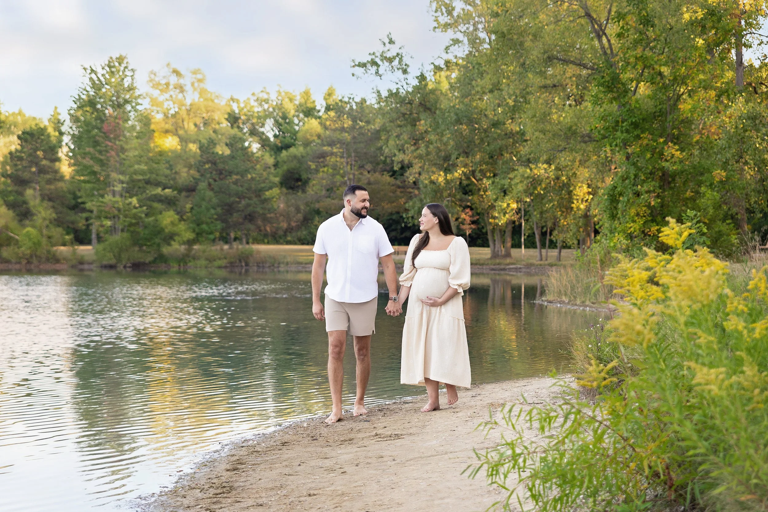 Outdoor maternity photography session by a Rochester Hills maternity photographer at El & Em Photography