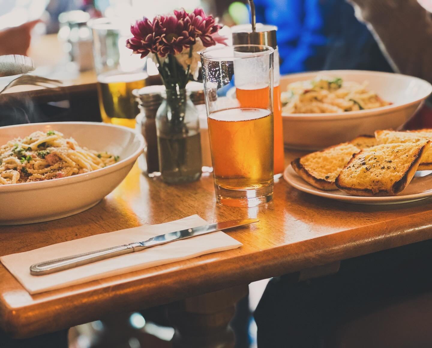 Plans for dinner? book a table with us and come to enjoy a wide range of traditional and homemade dishes, in a relaxed and cosy atmosphere 😎👌🏻🇮🇹🍷🍝