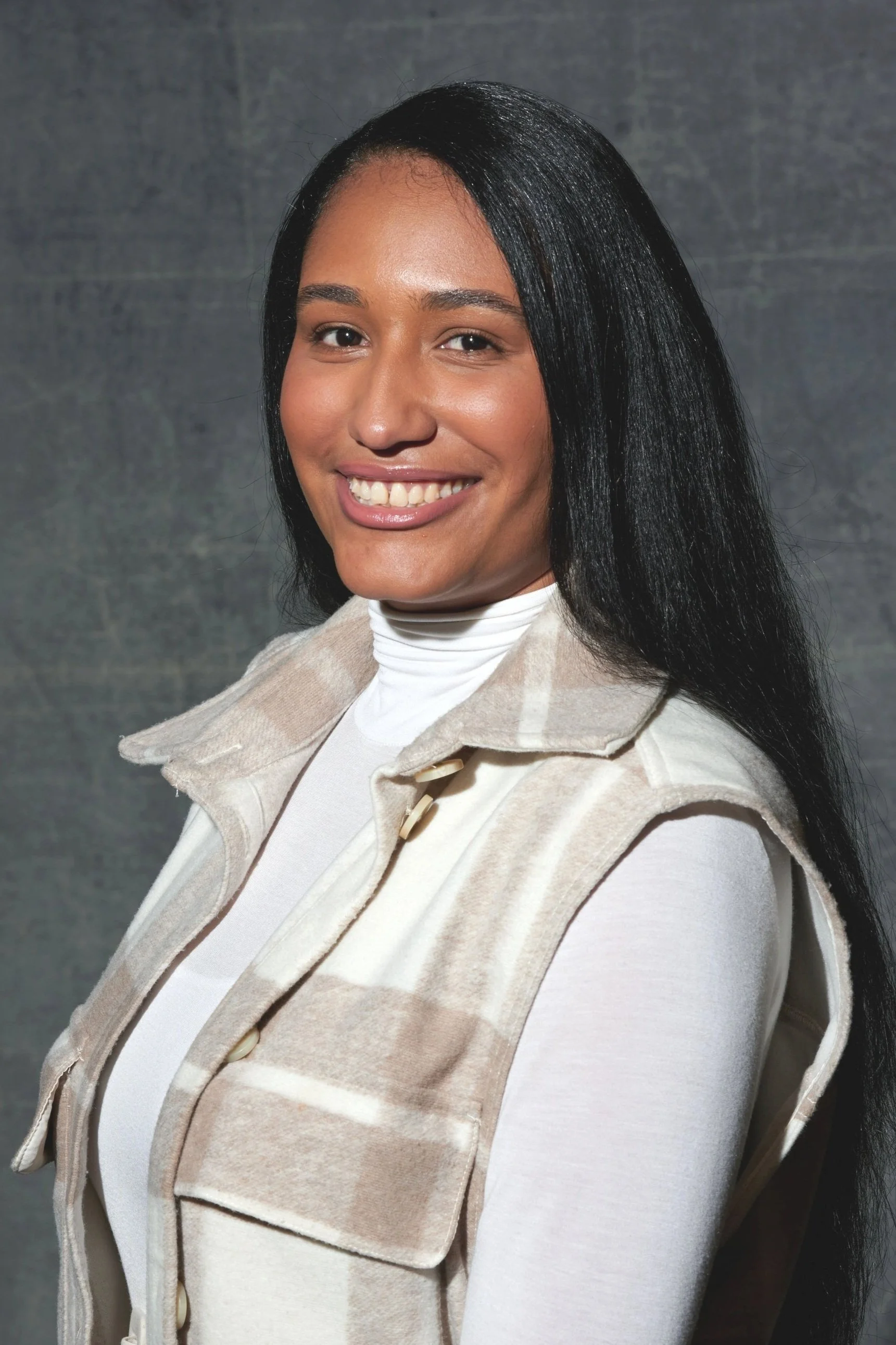 Alba 2023 Headshot.jpg