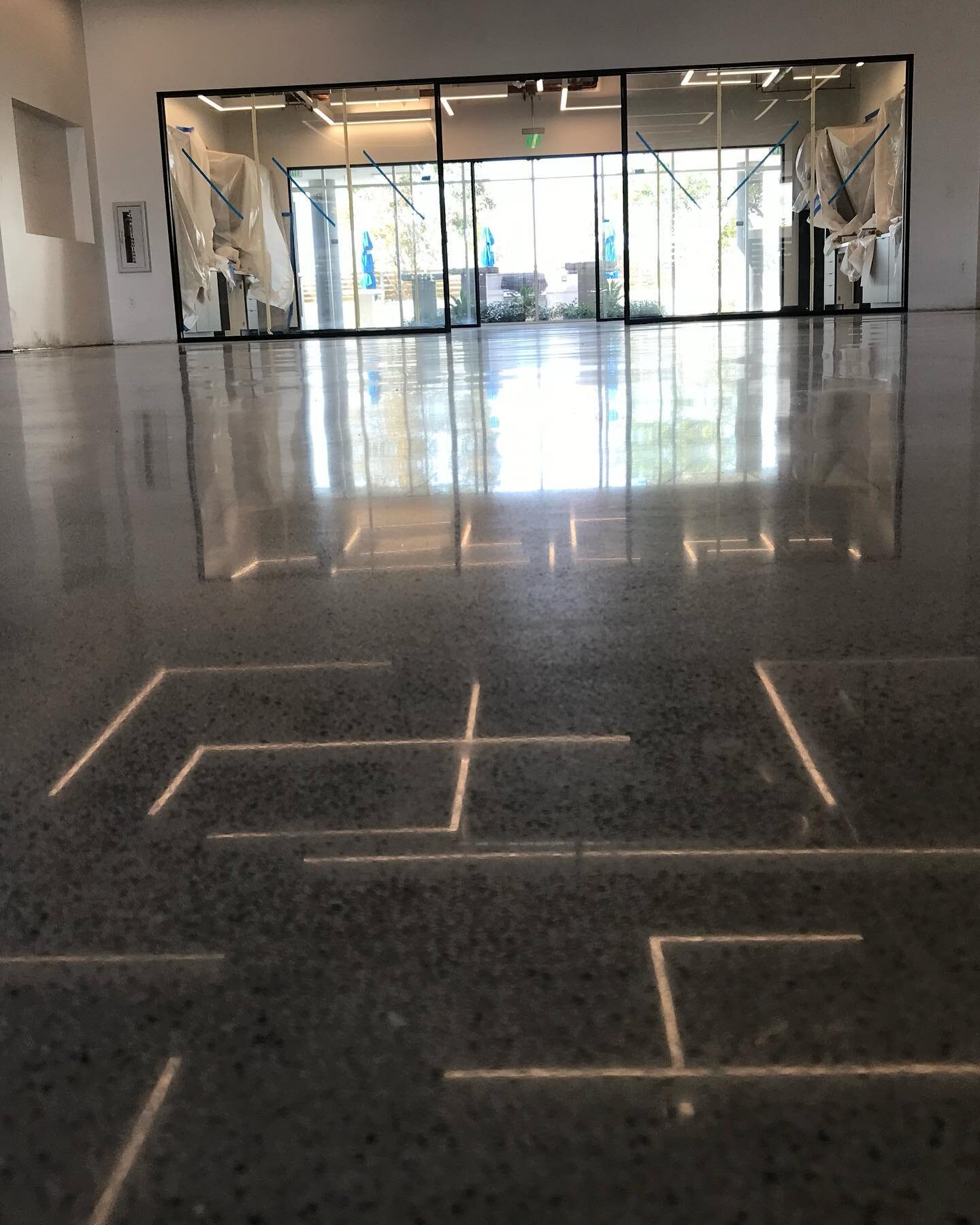 Rapid Set Tru comes in a variety of colors and aggregate sizes. We applied this project over damaged concrete at a thickness of 3/8ths and polished to 800 grit.