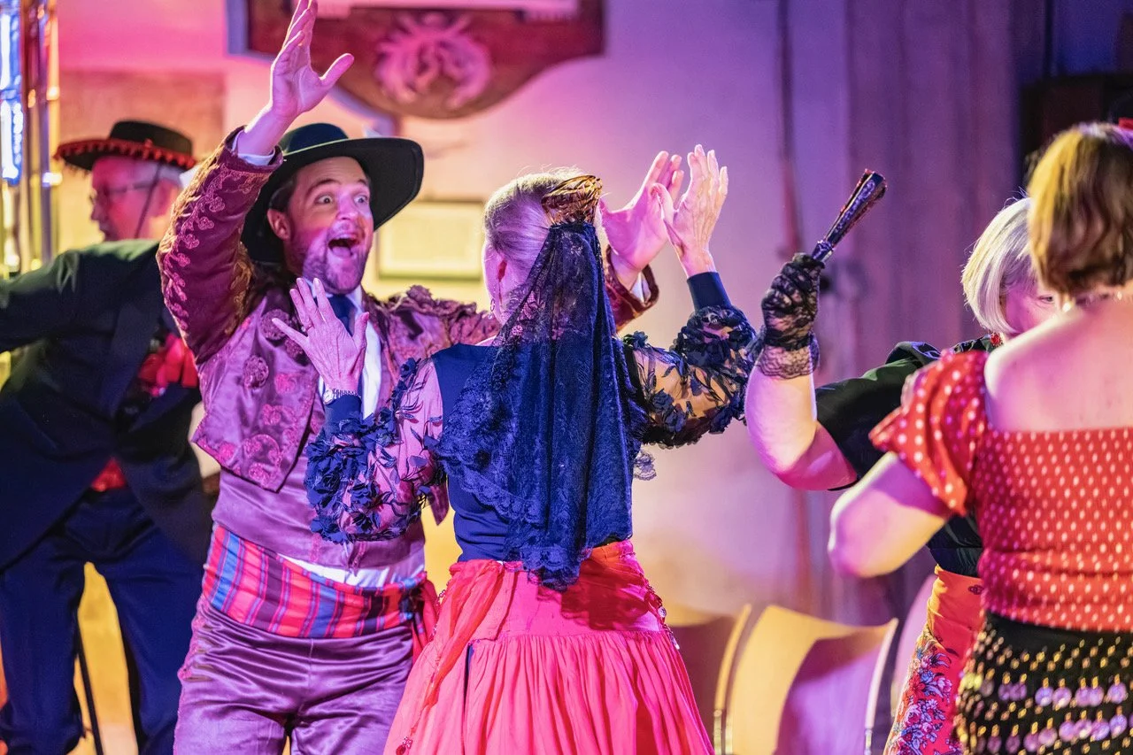 Gastone & chorus (Jo Watts, Charlotte House).jpeg