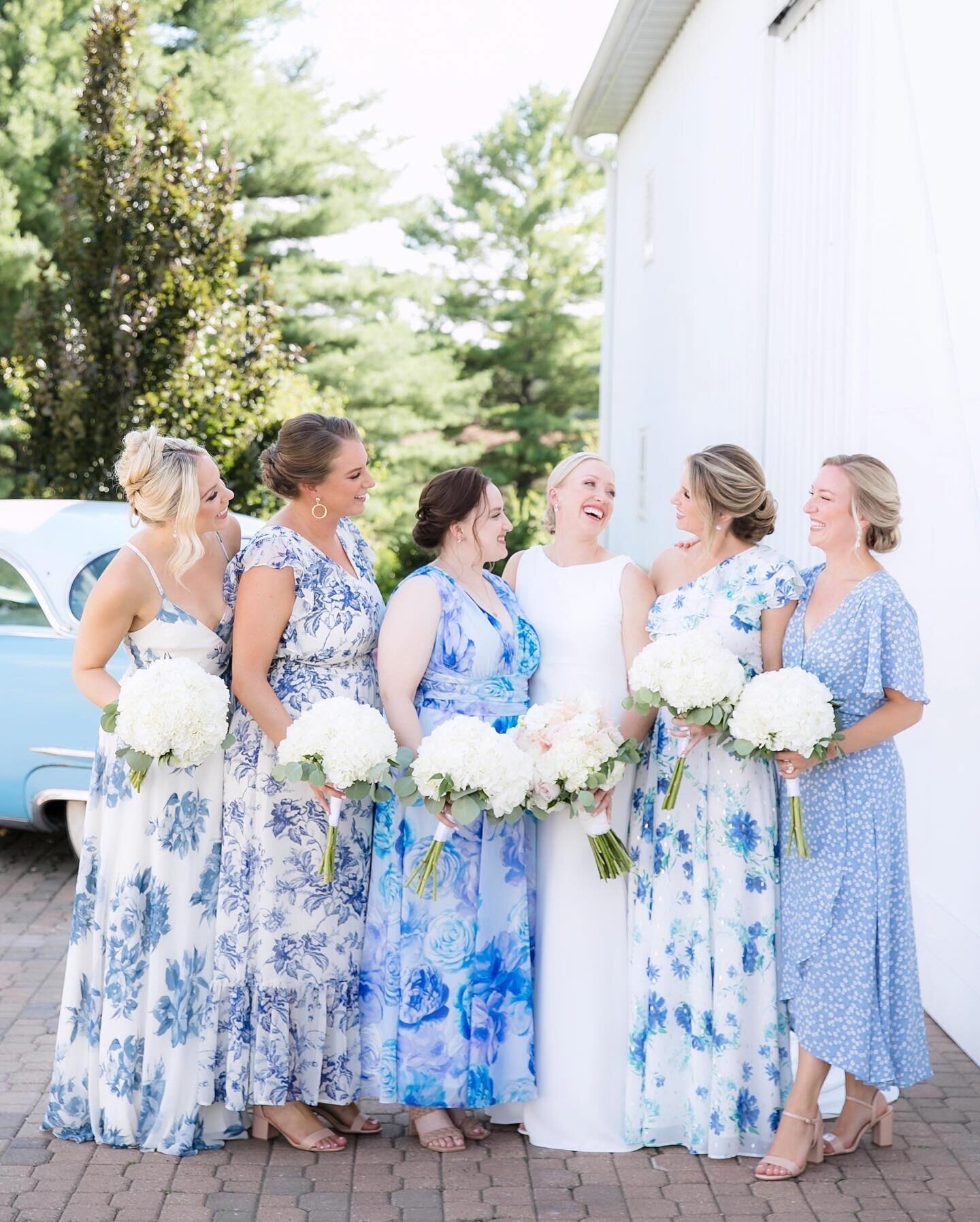 🫶🤍🥂Grab your Gal Pals and hold them tight 🫶Happy Galentine&rsquo;s Day Ladies 🤍
&bull;
&bull;
&bull;
&bull;
#columbusweddingphotographer
#columbusengagementphotographer 
#ohioweddingphotographer 
#brides
#chicagoweddingphotographer 
#assseeninco