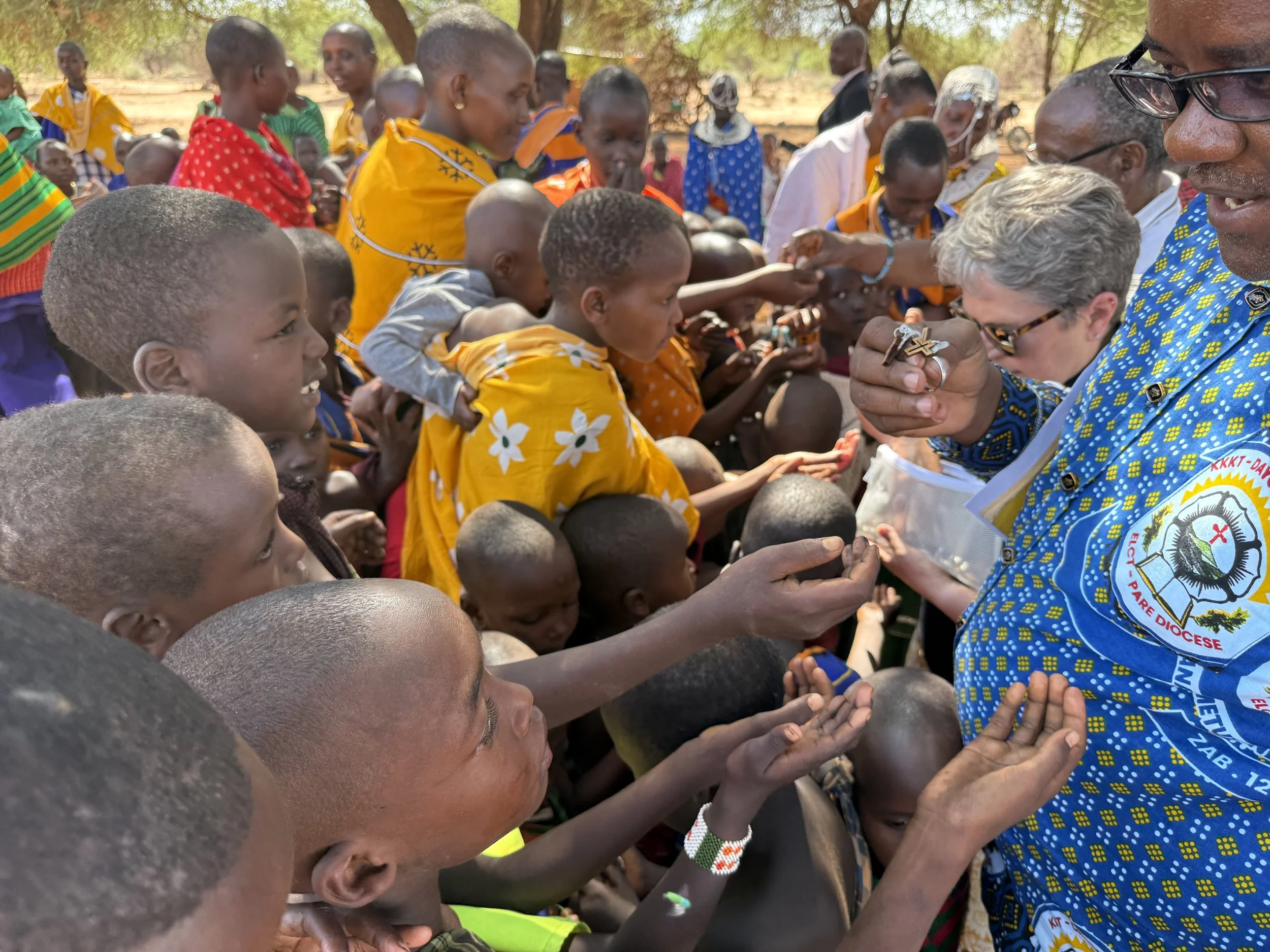 Pastor Wohlers sharing crosses with all the children