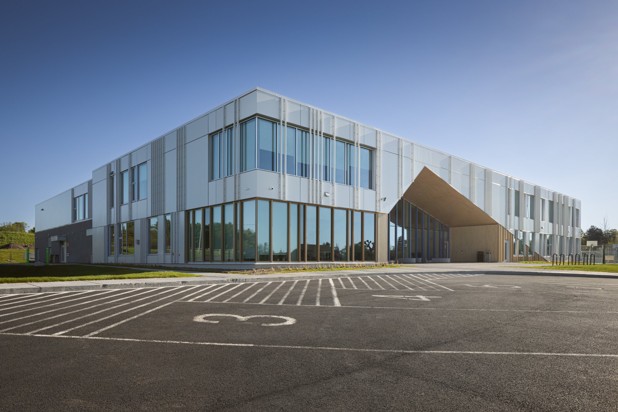 Ecole-New-Carlisle-EXT-StephaneGroleau-043_B.jpg