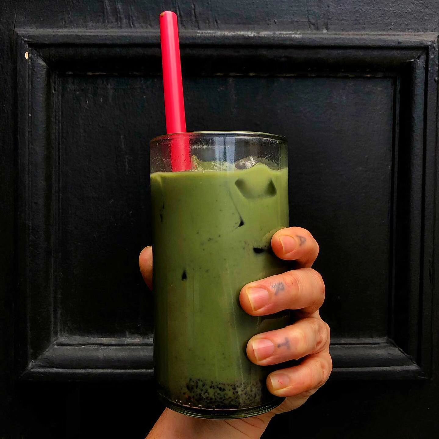 Blueberry matcha @cafejuniperslc 
If you know, you know! 🔵🍵
Open daily from 7-3 #downtownslc 
.
.
#coffeeslc #slccoffee #saltlakeutah #saltlakecity #saltlakecoffee #dogfriendlyslc #dogfriendly #downtownslc #downtownslcfarmersmarket