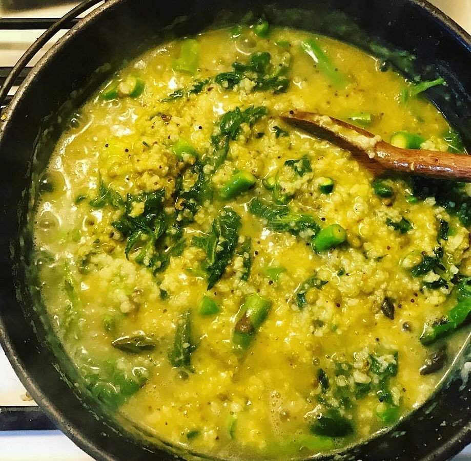 Nettles &amp; Asparagus kitchari🌿💚🍲

Struggling with what to eat during this seasonal transition? You're not alone. 

Lots of folks struggle with the seasonal transition of winter into early spring, especially when it comes to food! It&rsquo;s an 